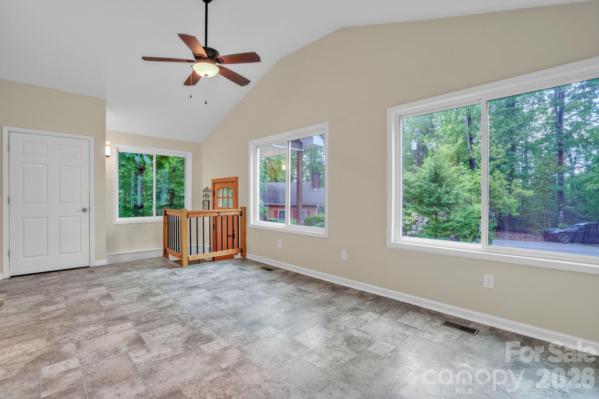 189 Friendly Circle Property Photo 23