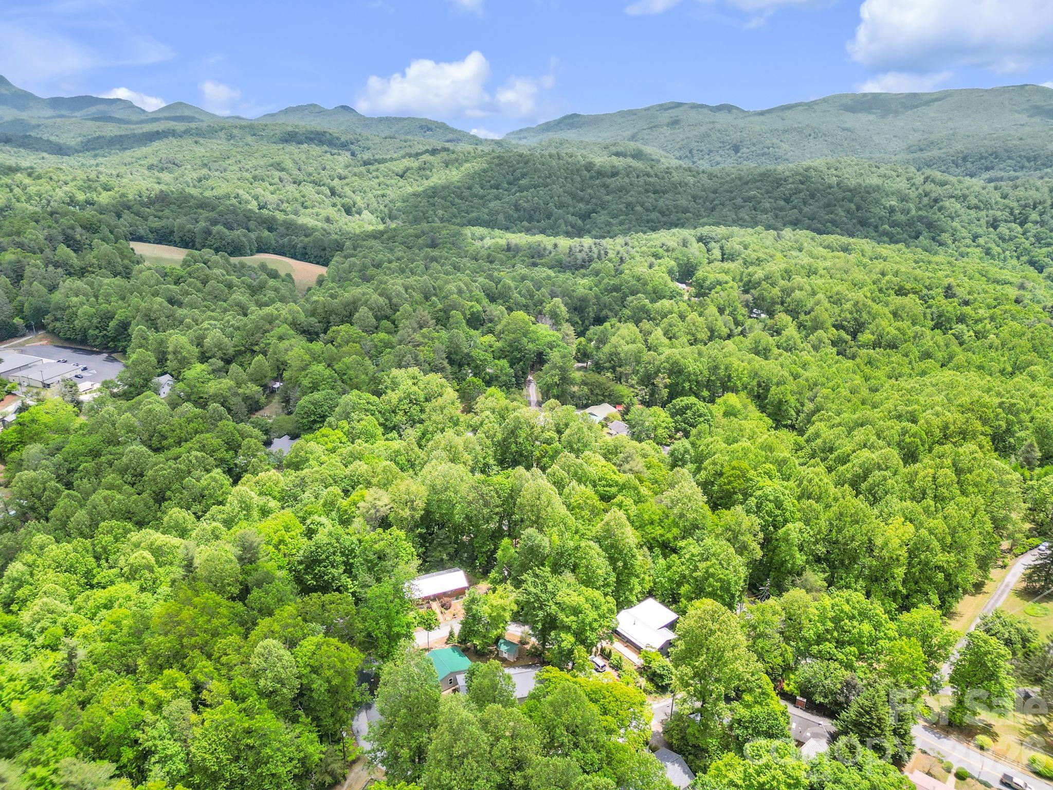 189 Friendly Circle Property Photo 33