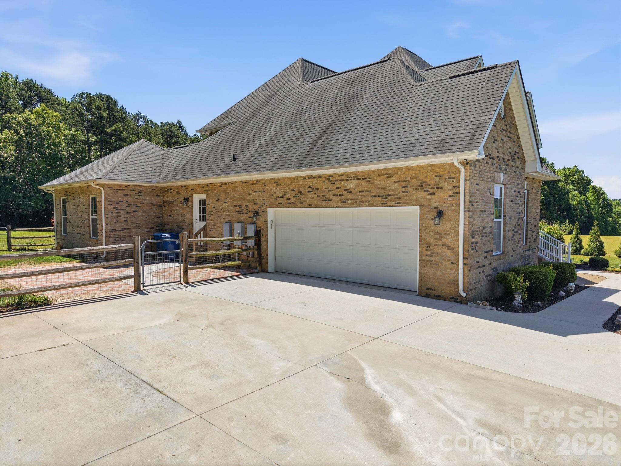 1434 Steeplechase Drive Property Photo 5