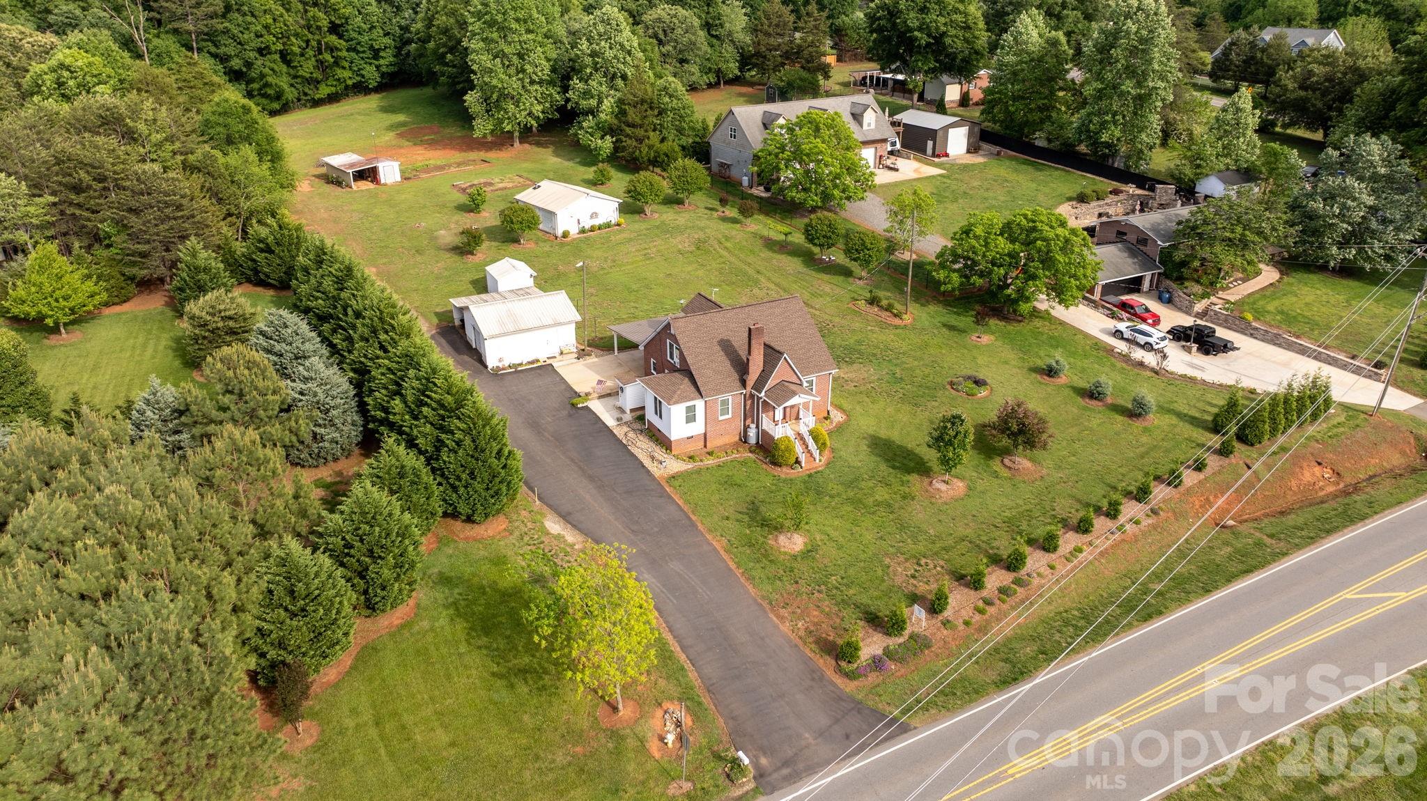 2582 Startown Road Property Photo 4
