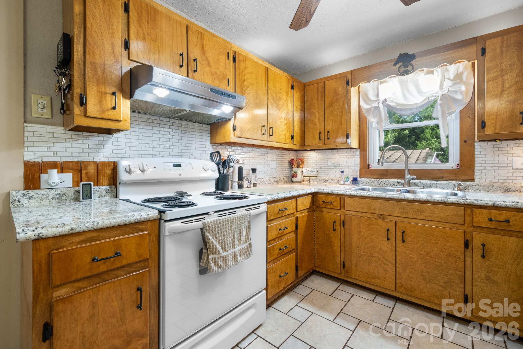2582 Startown Road Property Photo 11
