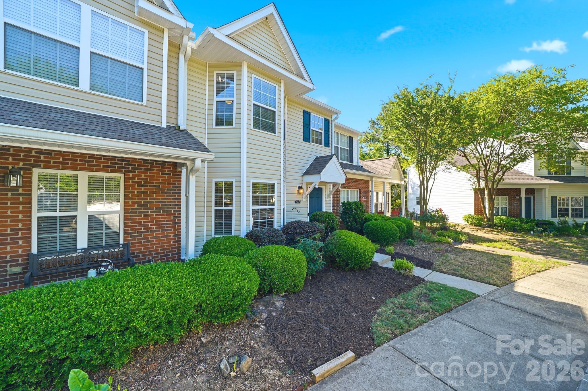 687 Rock Lake Glen Property Photo 3