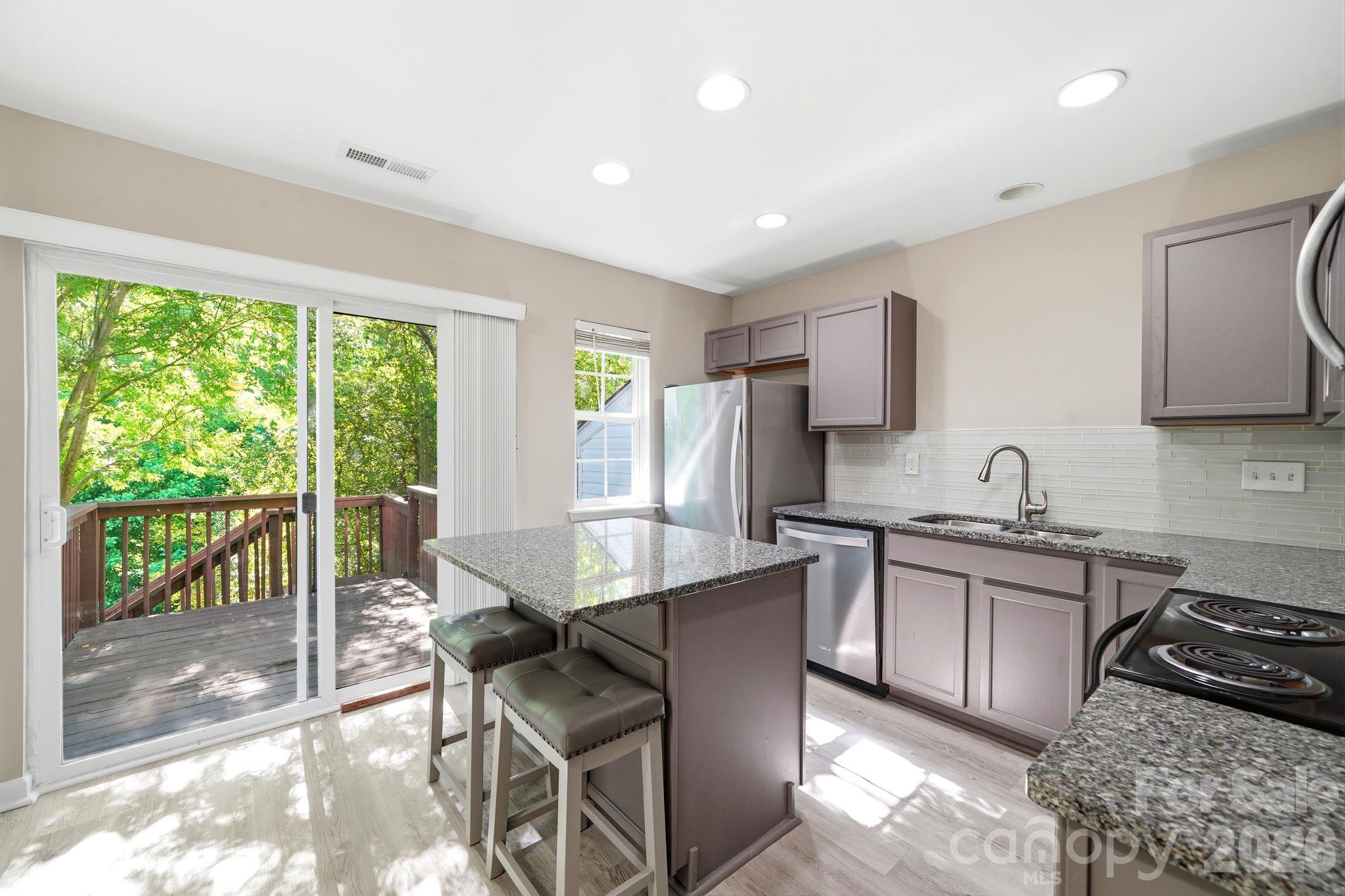 687 Rock Lake Glen Property Photo 5