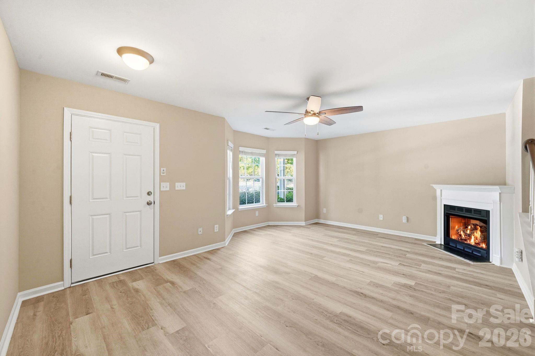 687 Rock Lake Glen Property Photo 8