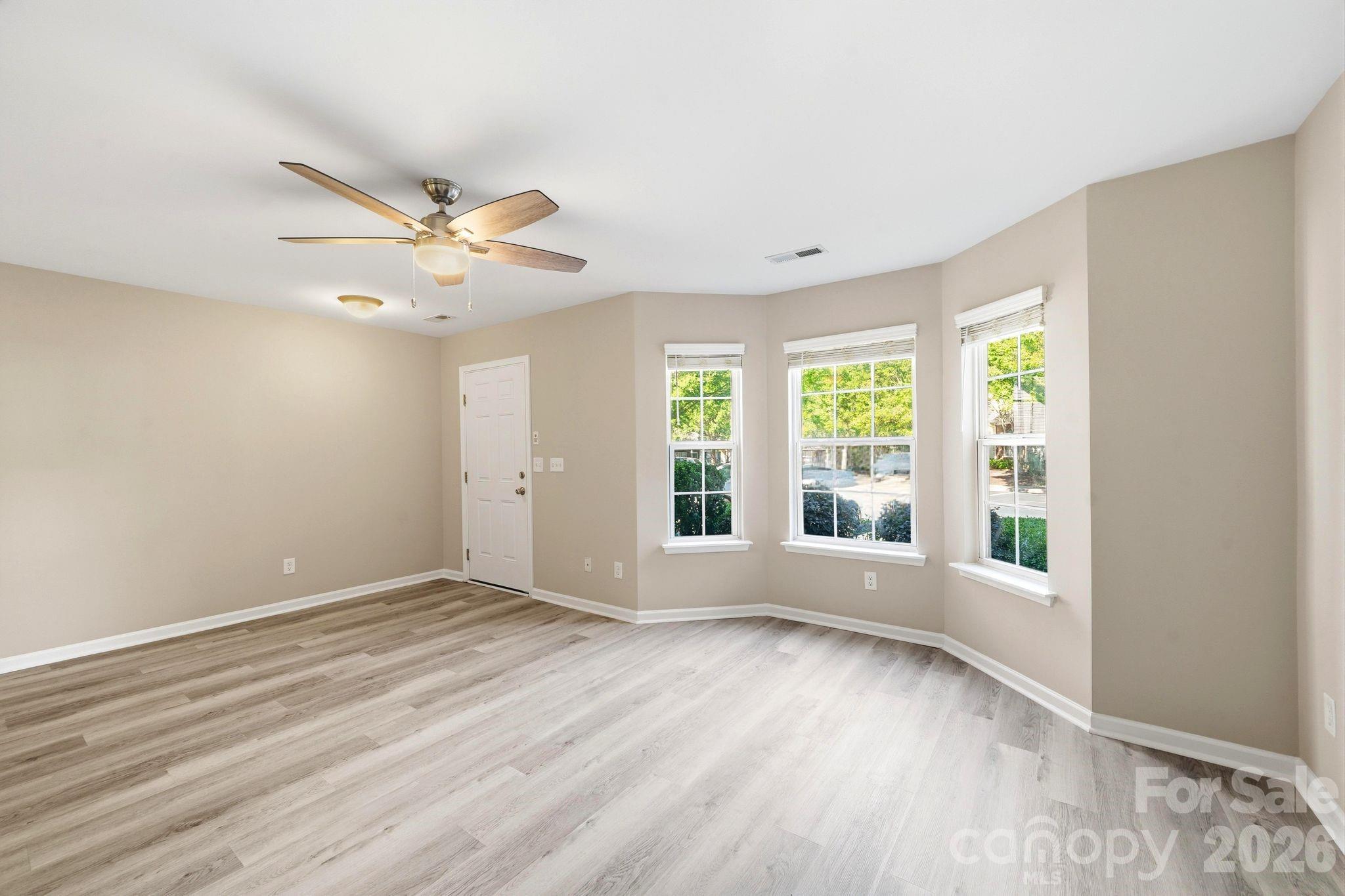 687 Rock Lake Glen Property Photo 9