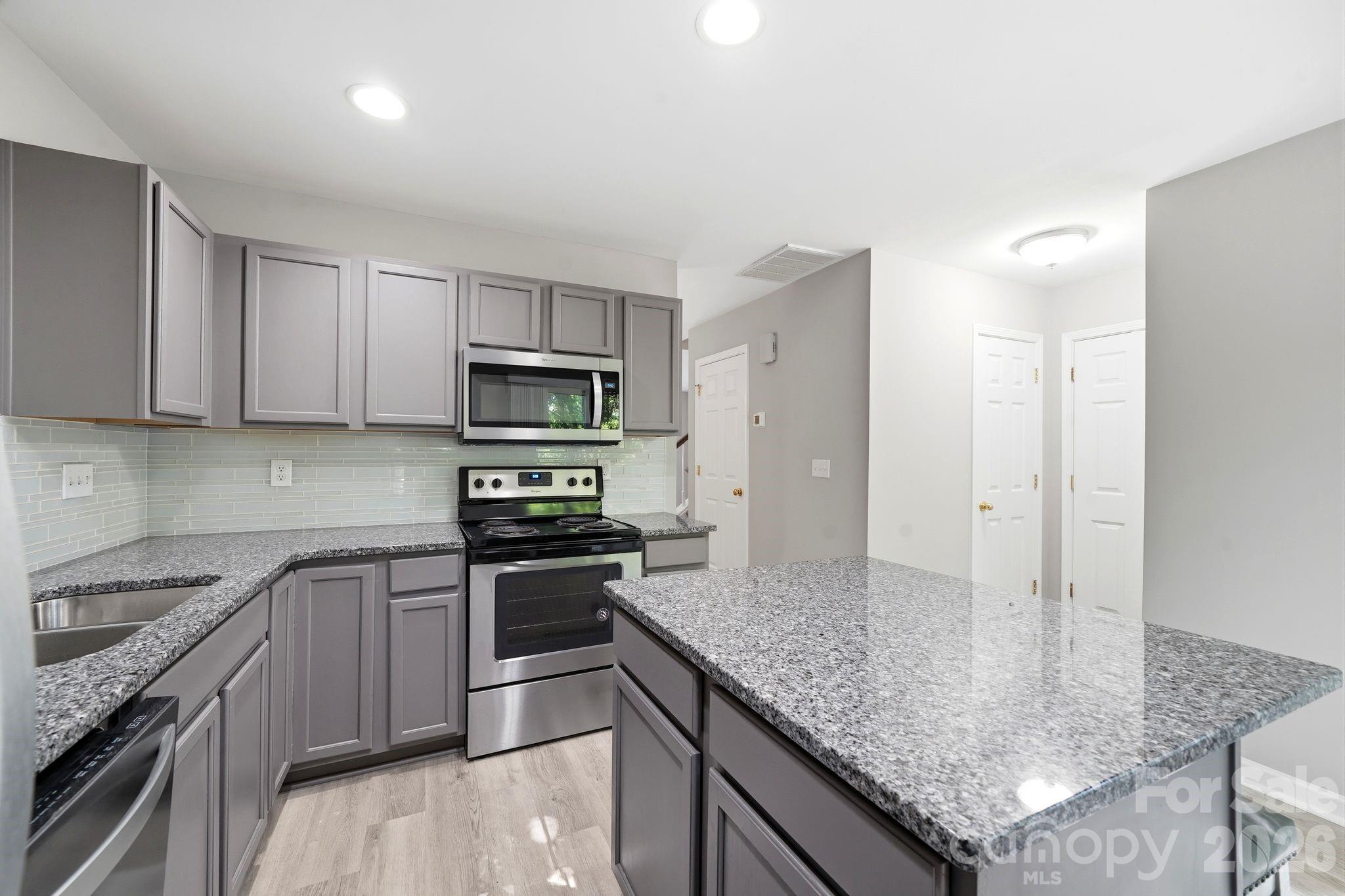 687 Rock Lake Glen Property Photo 14