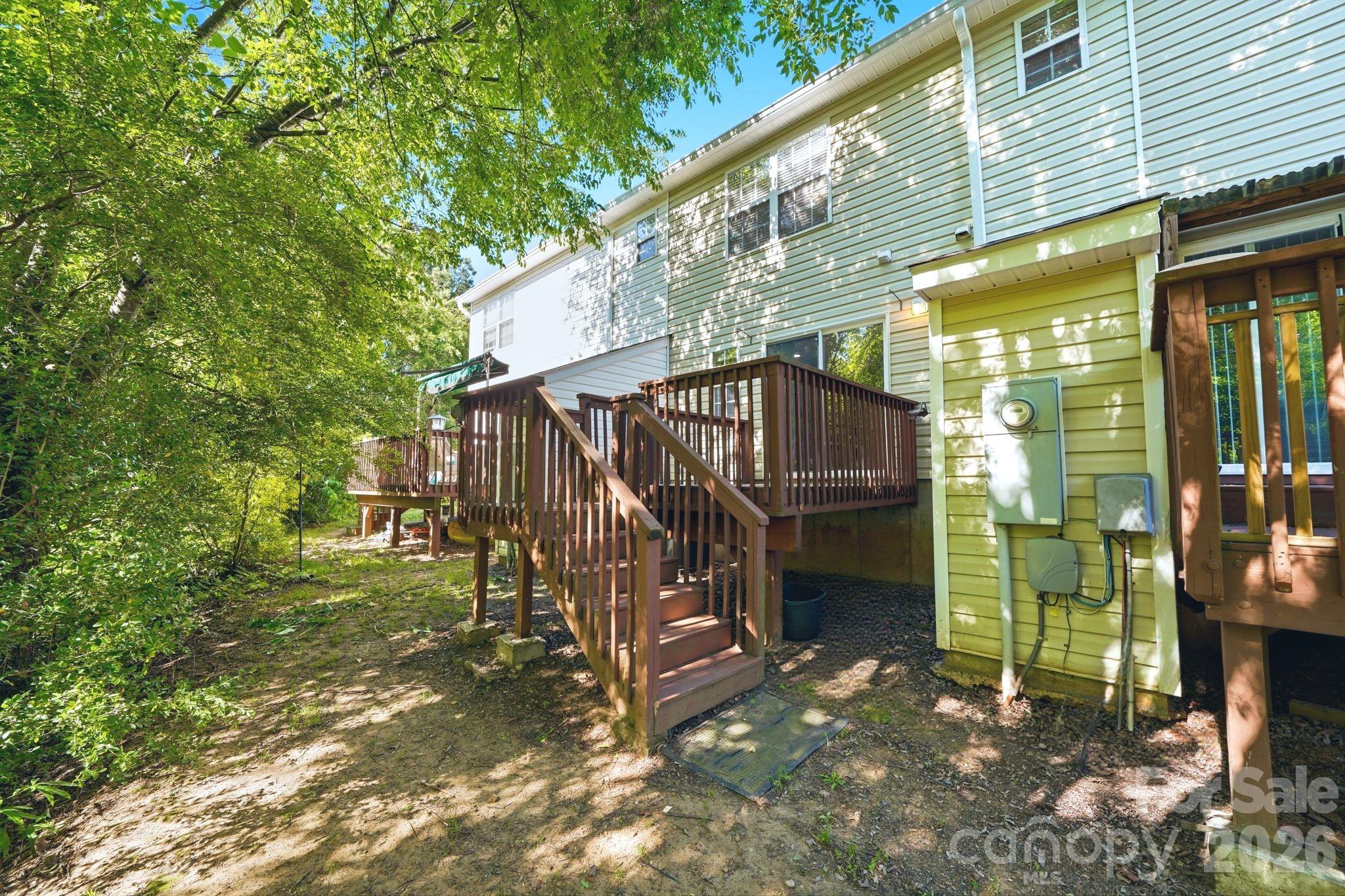 687 Rock Lake Glen Property Photo 32
