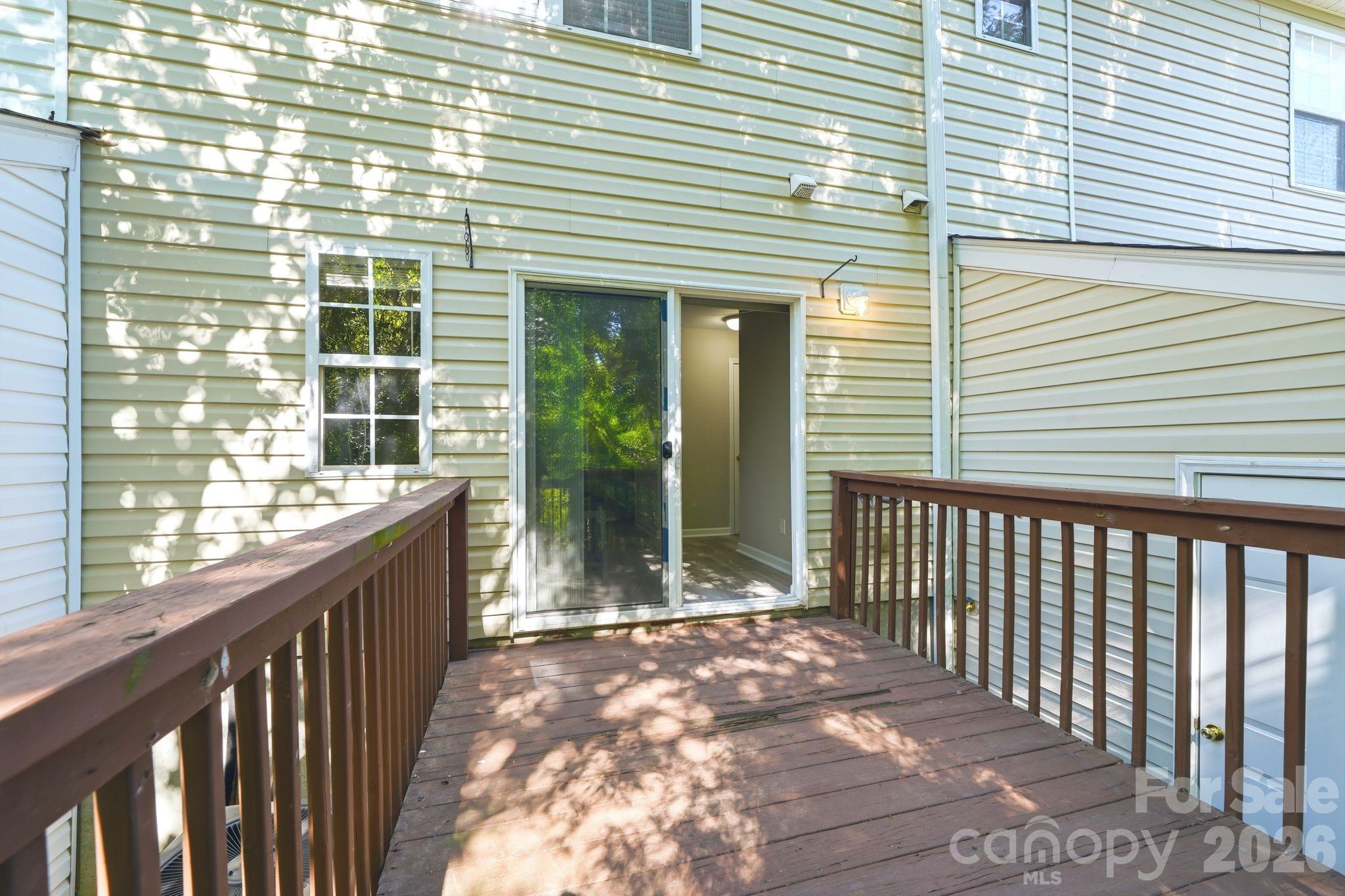 687 Rock Lake Glen Property Photo 33