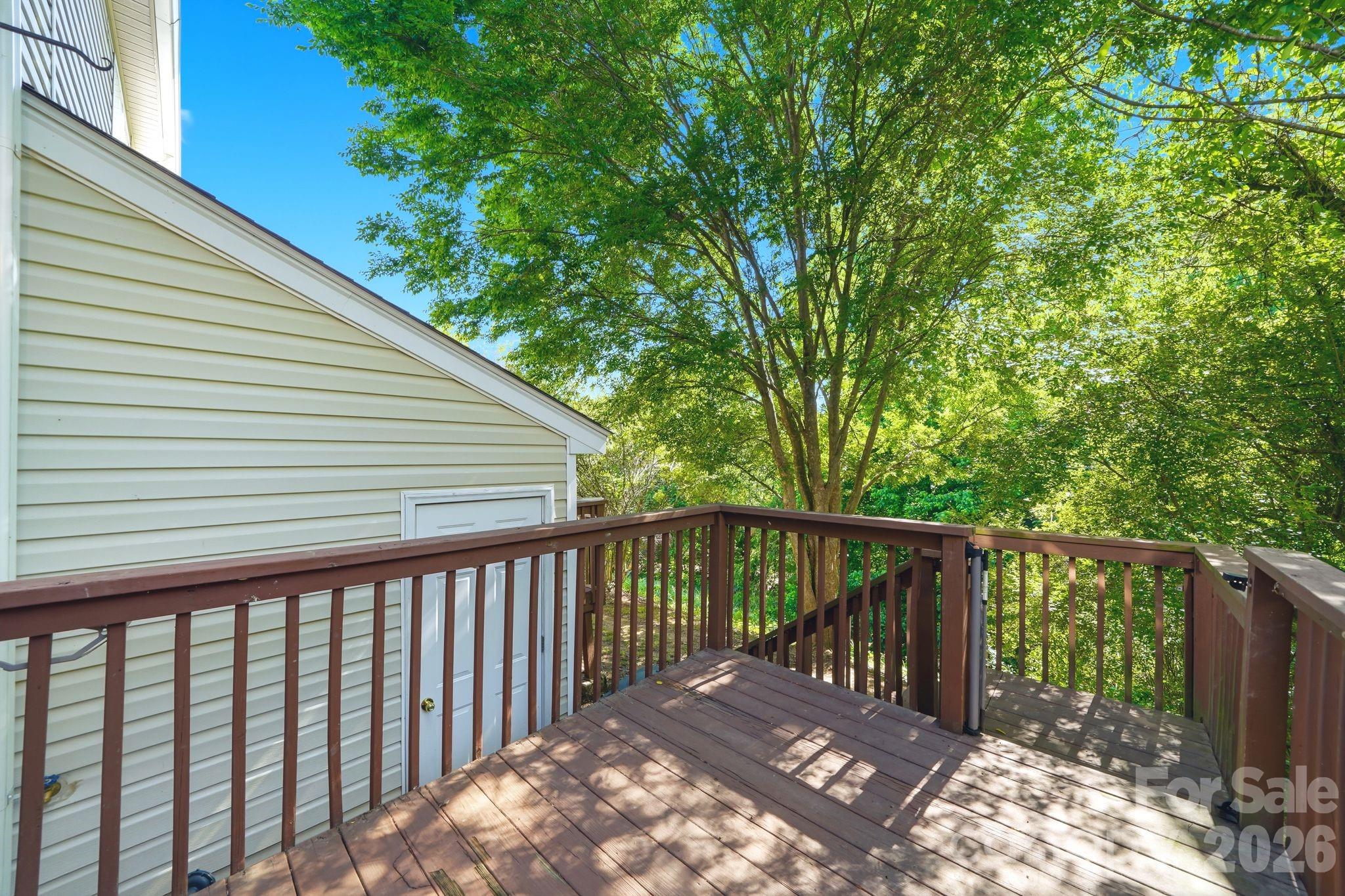687 Rock Lake Glen Property Photo 34