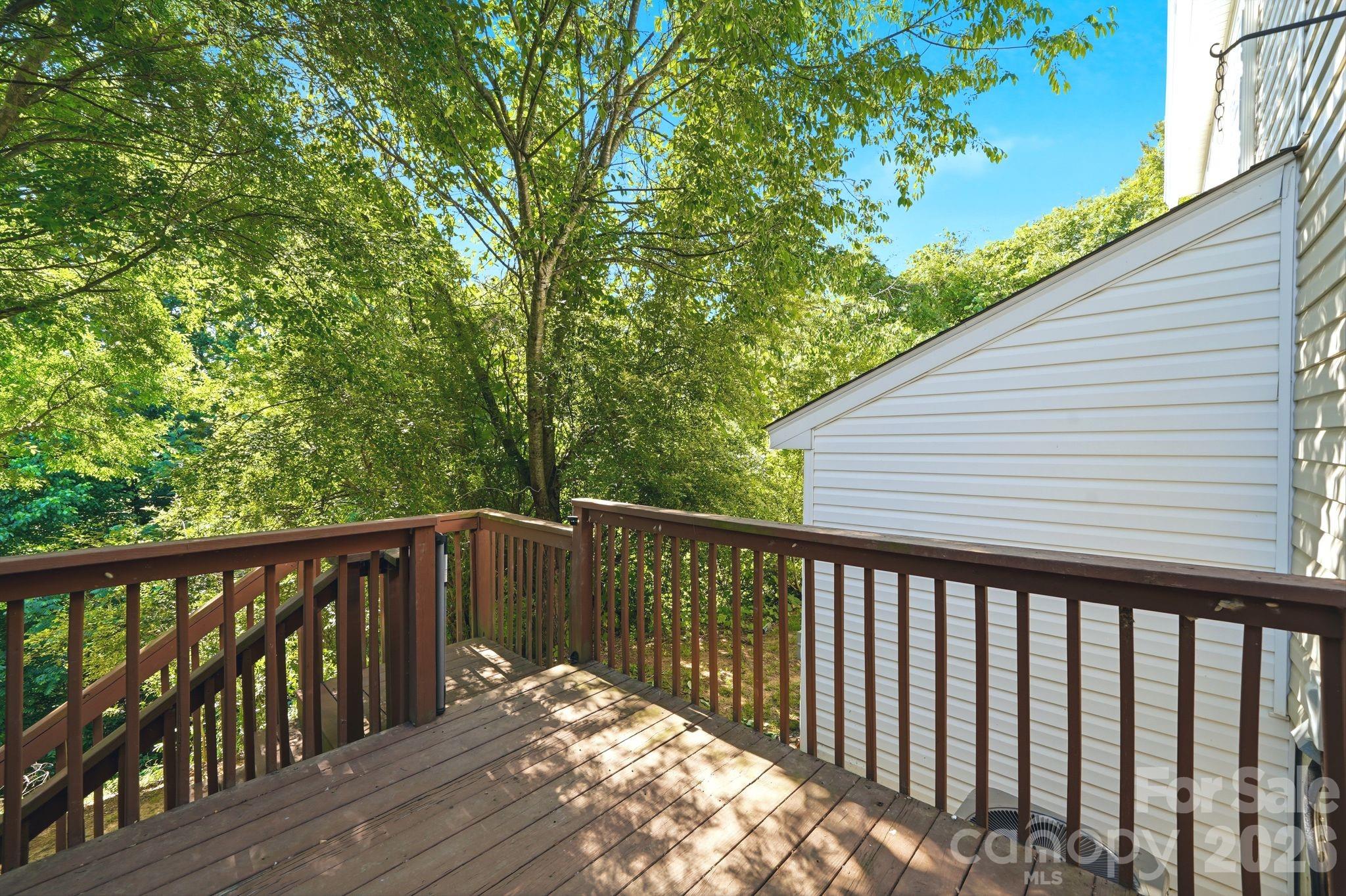 687 Rock Lake Glen Property Photo 35