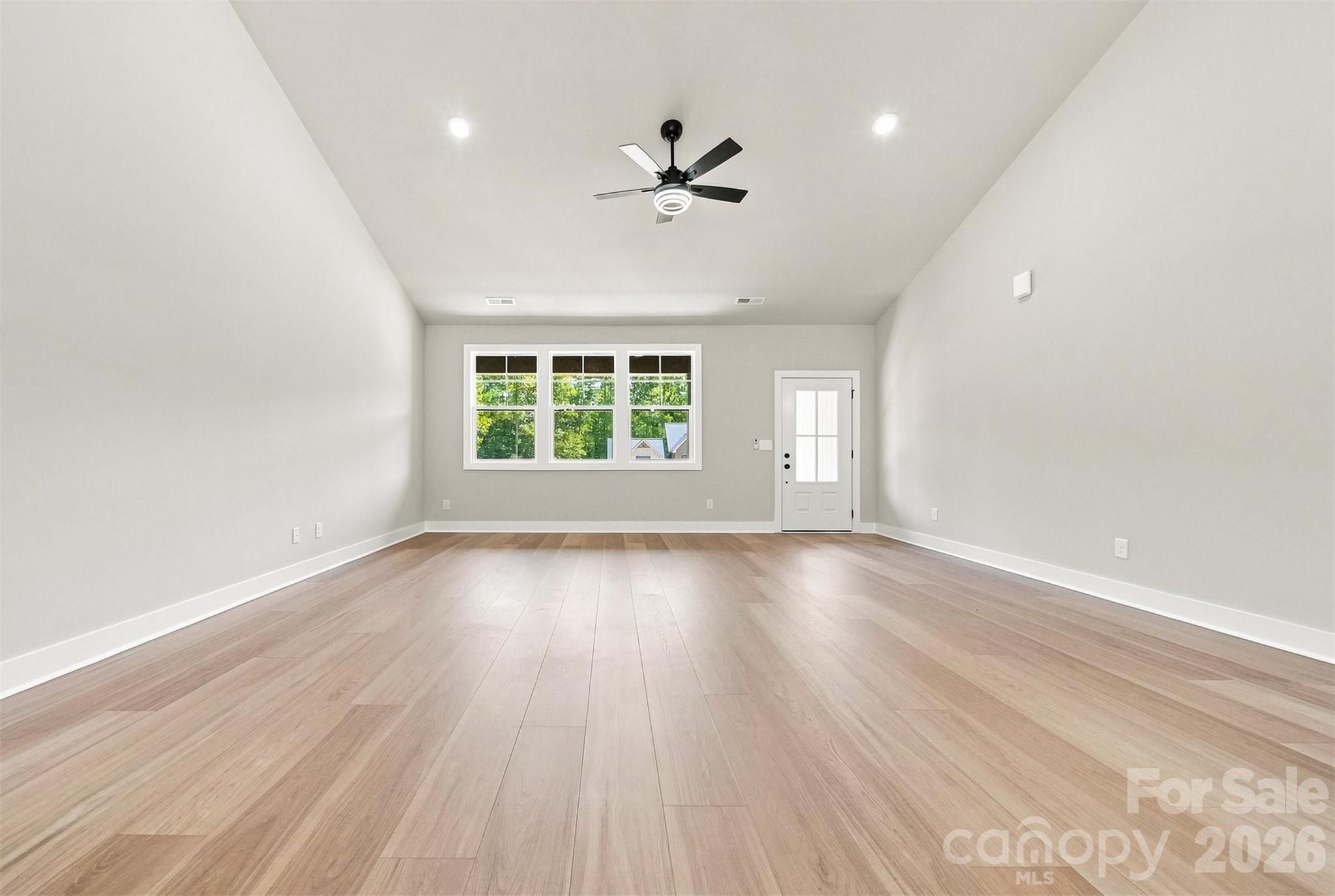 2435 Kimberly Avenue Property Photo 8