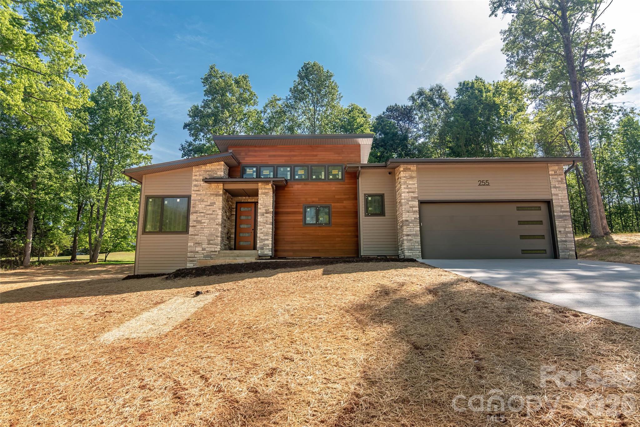 255 Hunters Trace Property Photo 2