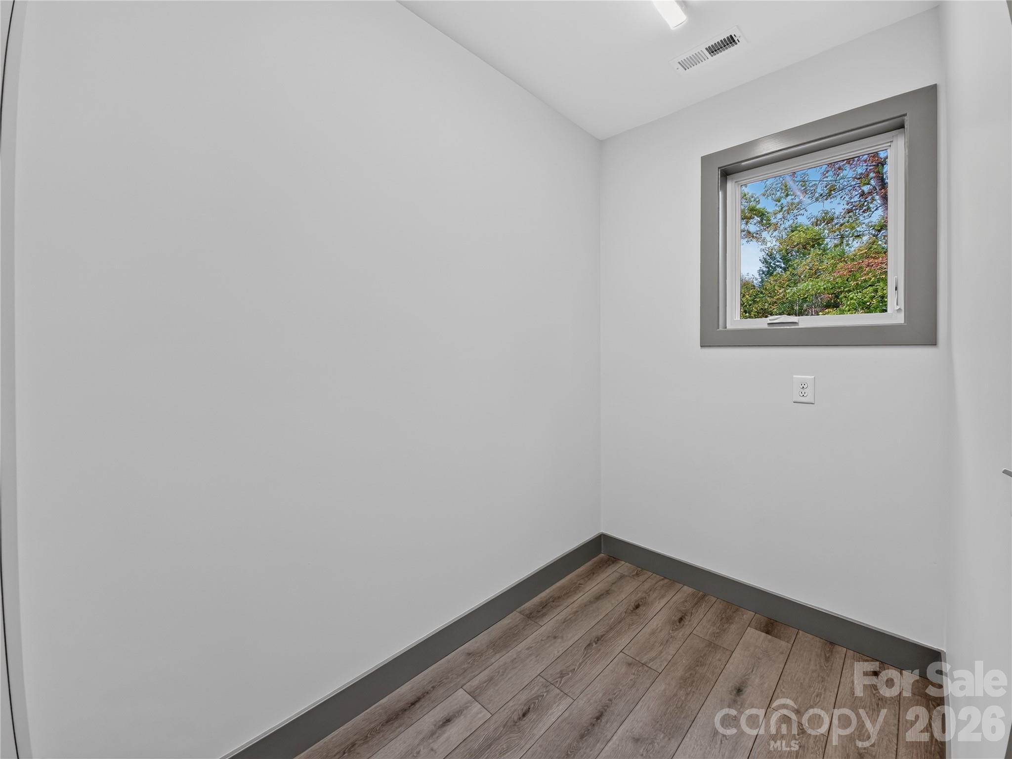 255 Hunters Trace Property Photo 13