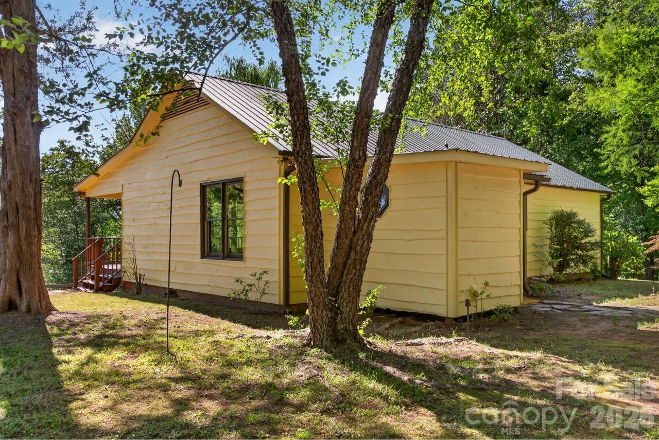 3205 Collinsville Road Property Photo 7