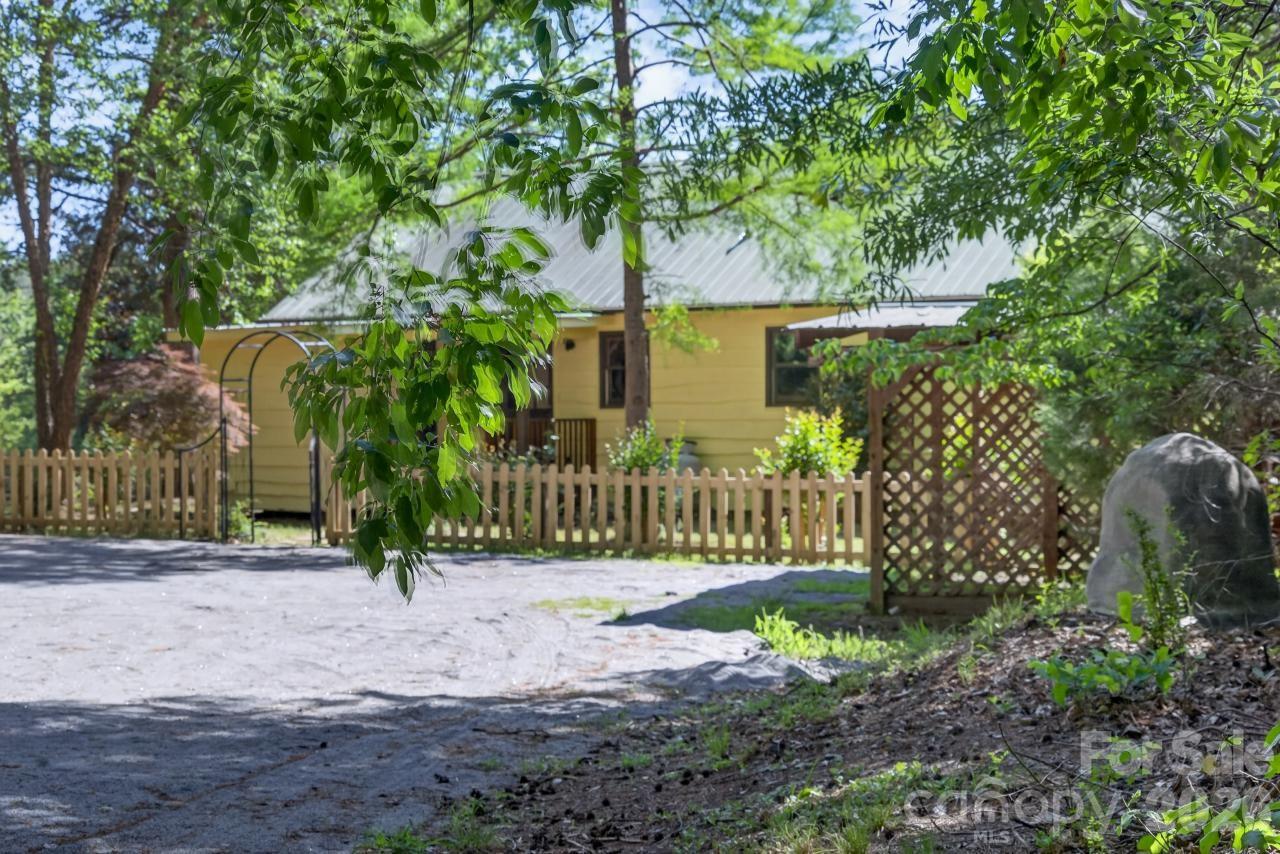 3205 Collinsville Road Property Photo 9
