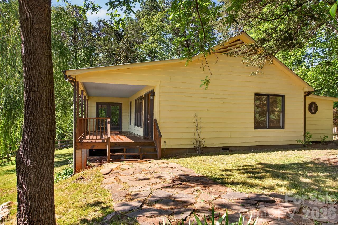 3205 Collinsville Road Property Photo 10