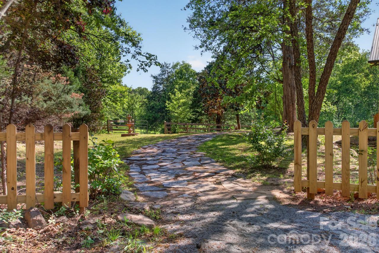 3205 Collinsville Road Property Photo 11