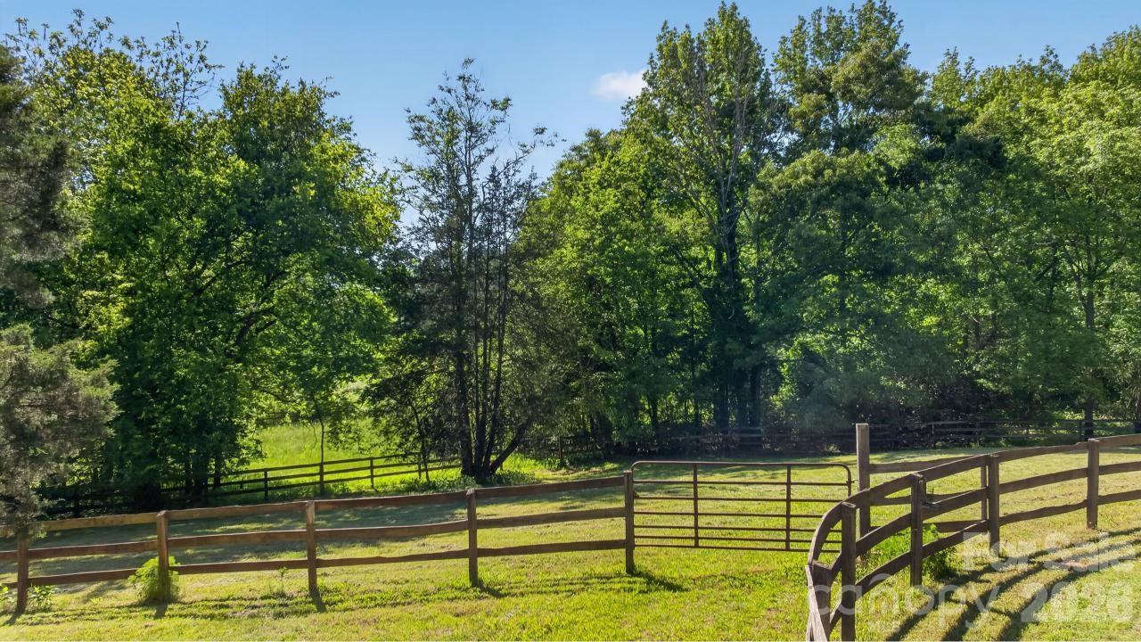 3205 Collinsville Road Property Photo 21