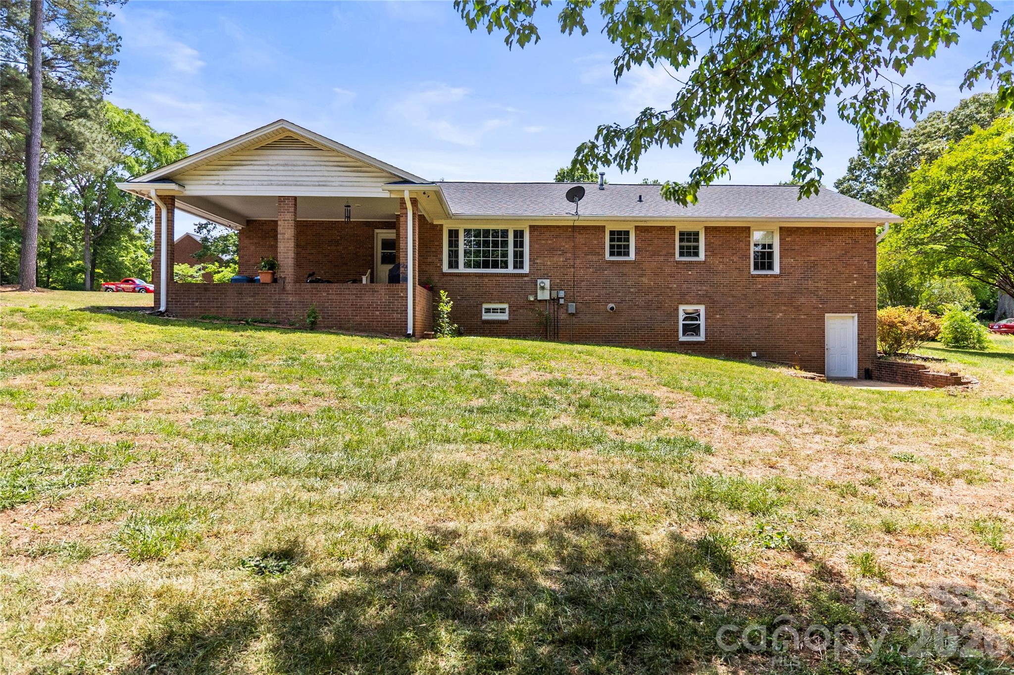 139 Woodhaven Lane Property Photo 5
