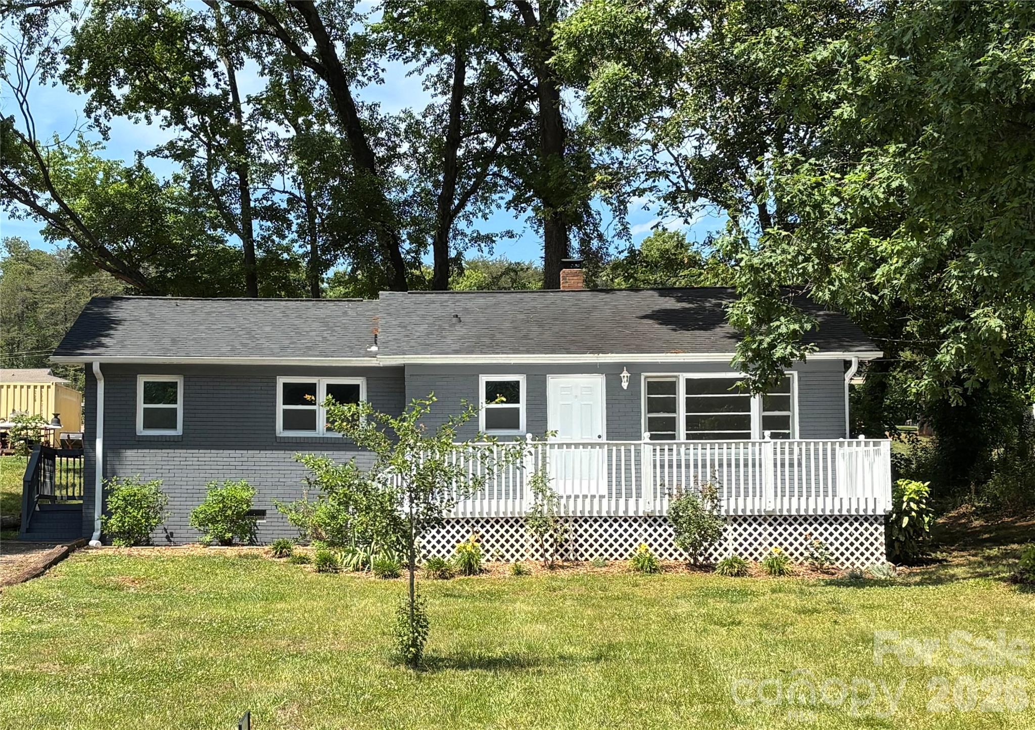 305 Forestway Drive Property Photo 1
