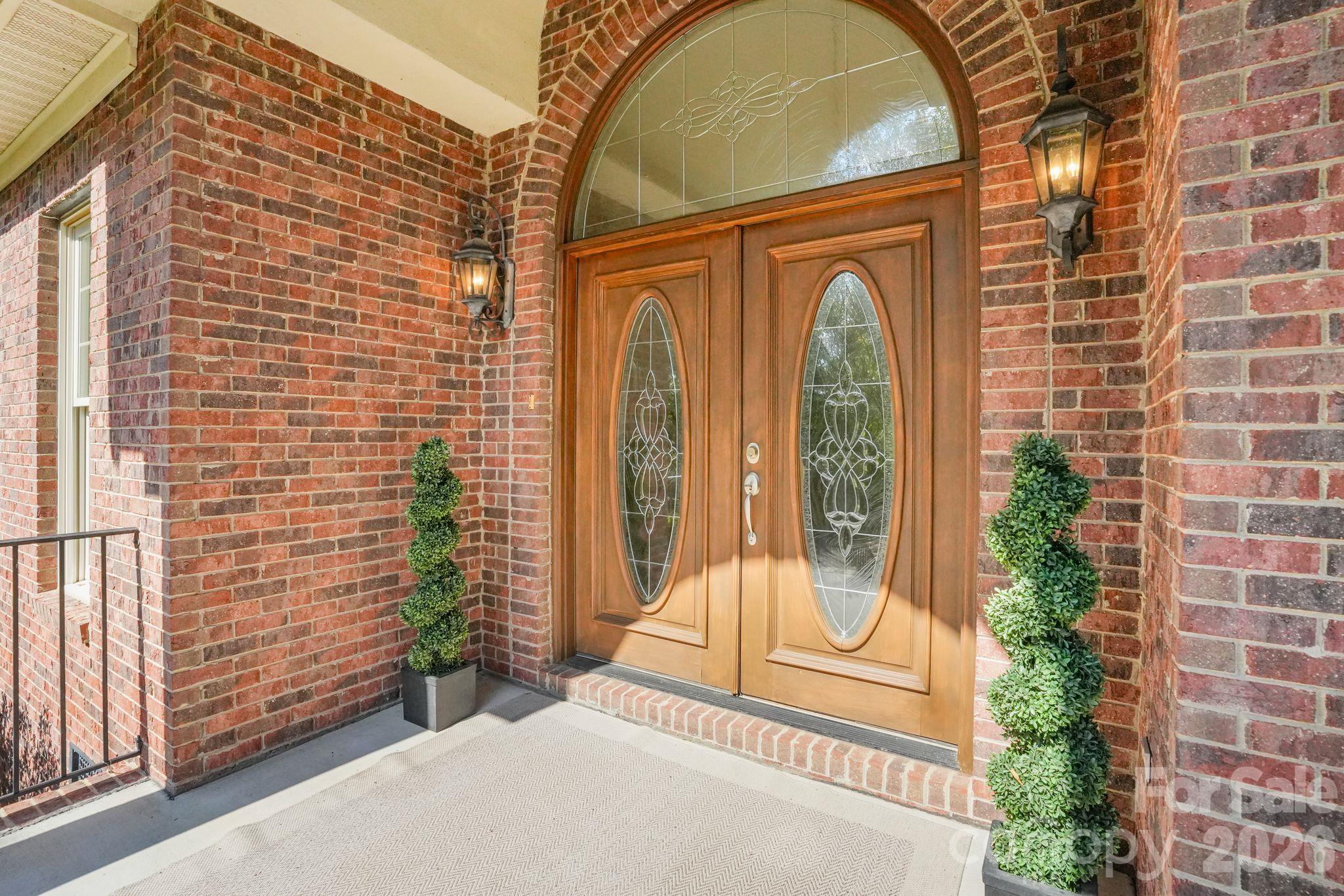 707 Mayfield Court Property Photo 4