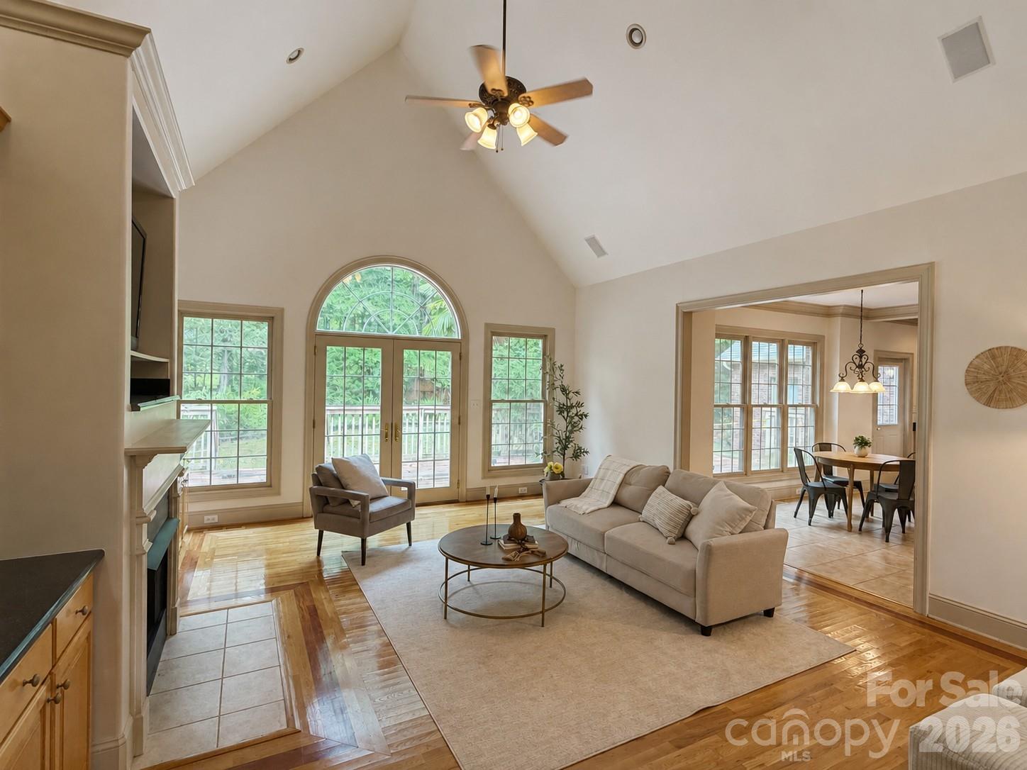 707 Mayfield Court Property Photo 8