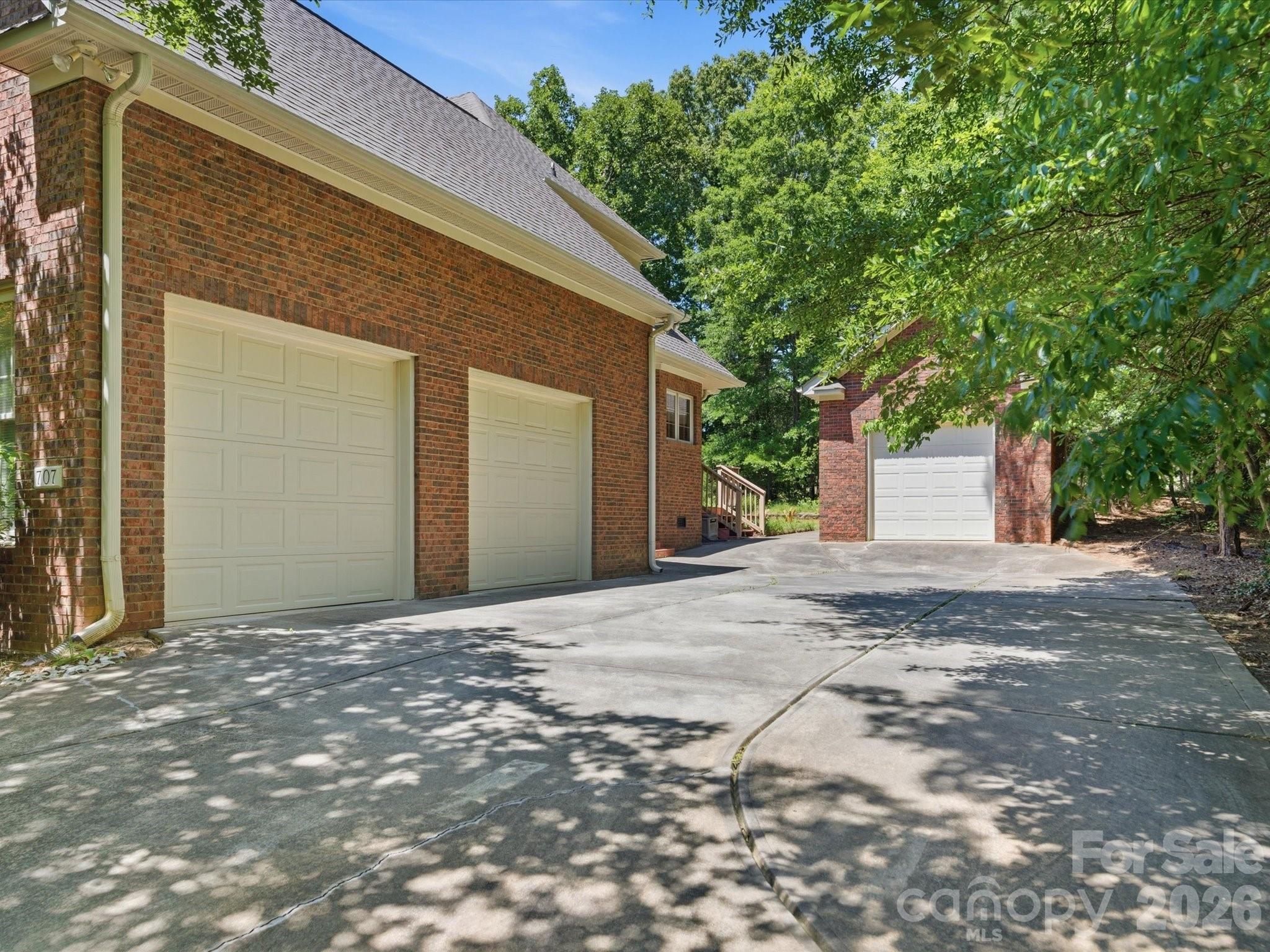 707 Mayfield Court Property Photo 33