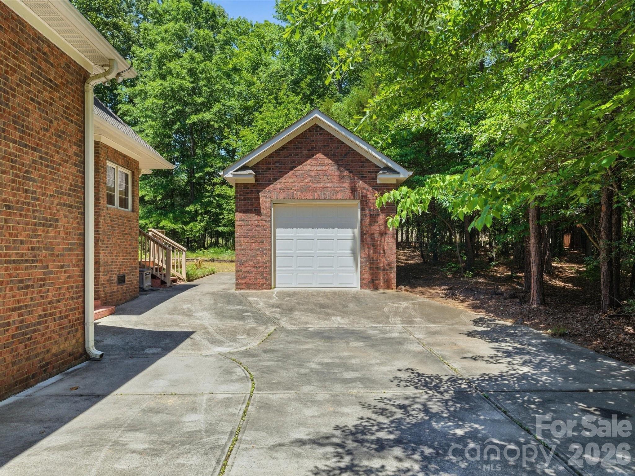707 Mayfield Court Property Photo 34