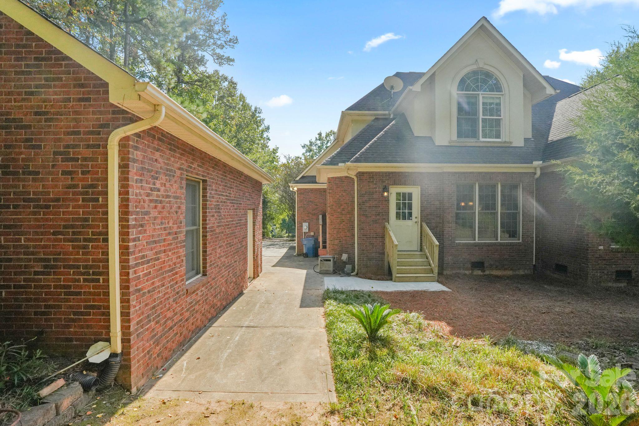 707 Mayfield Court Property Photo 35