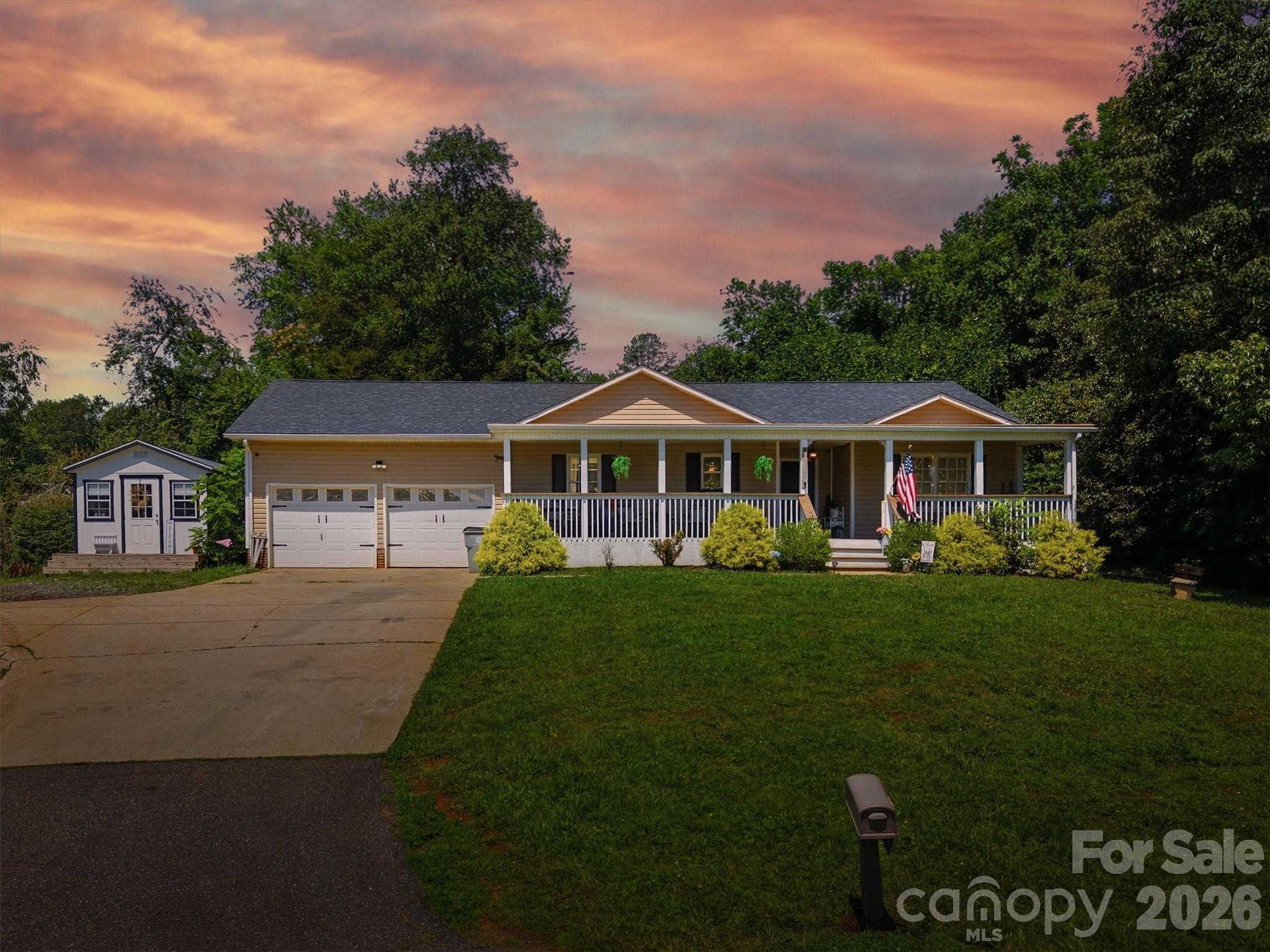 1404 Castle Court Property Photo