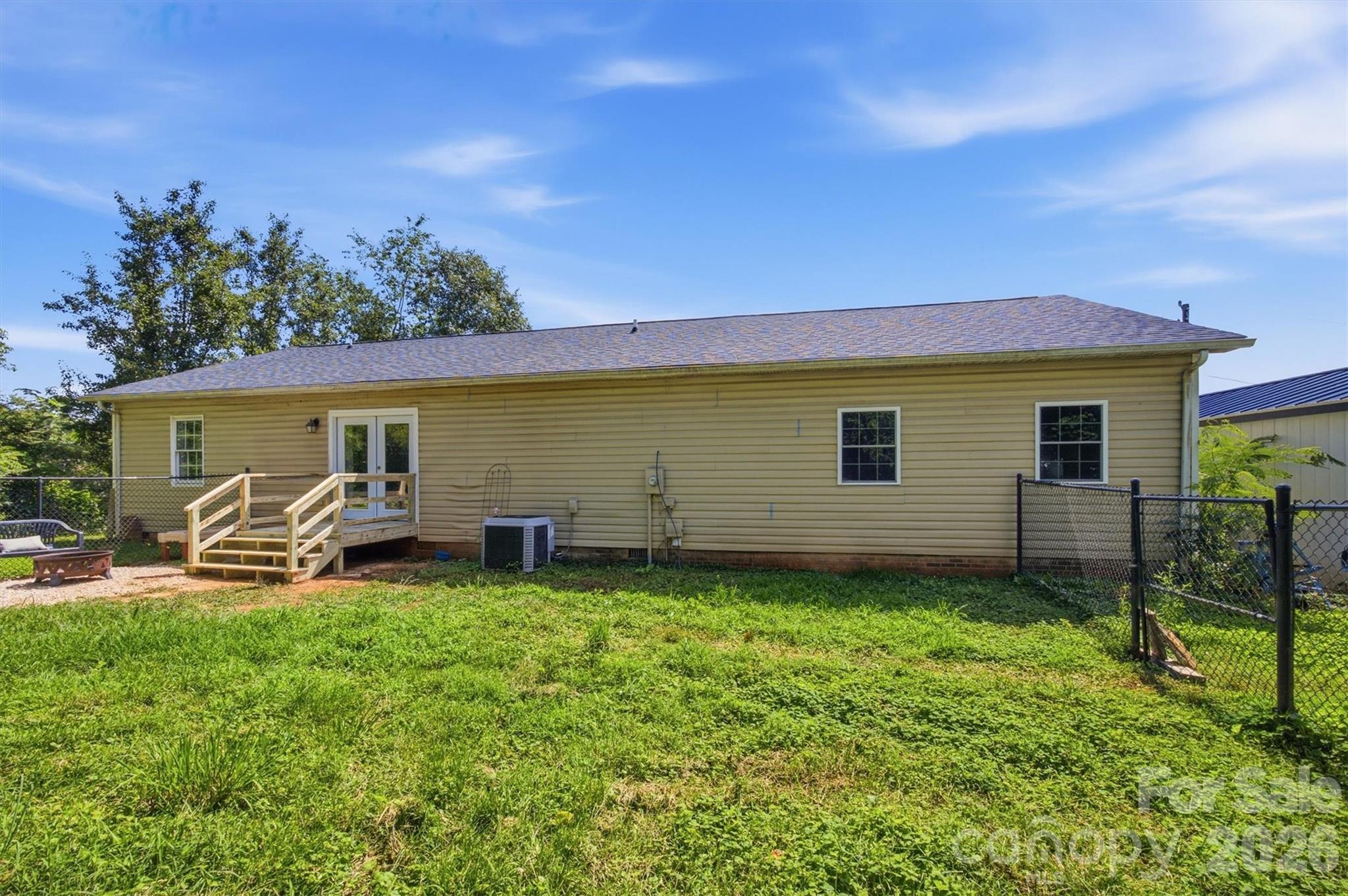 1404 Castle Court Property Photo 6