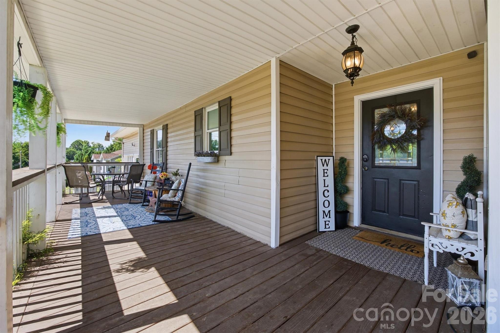 1404 Castle Court Property Photo 7