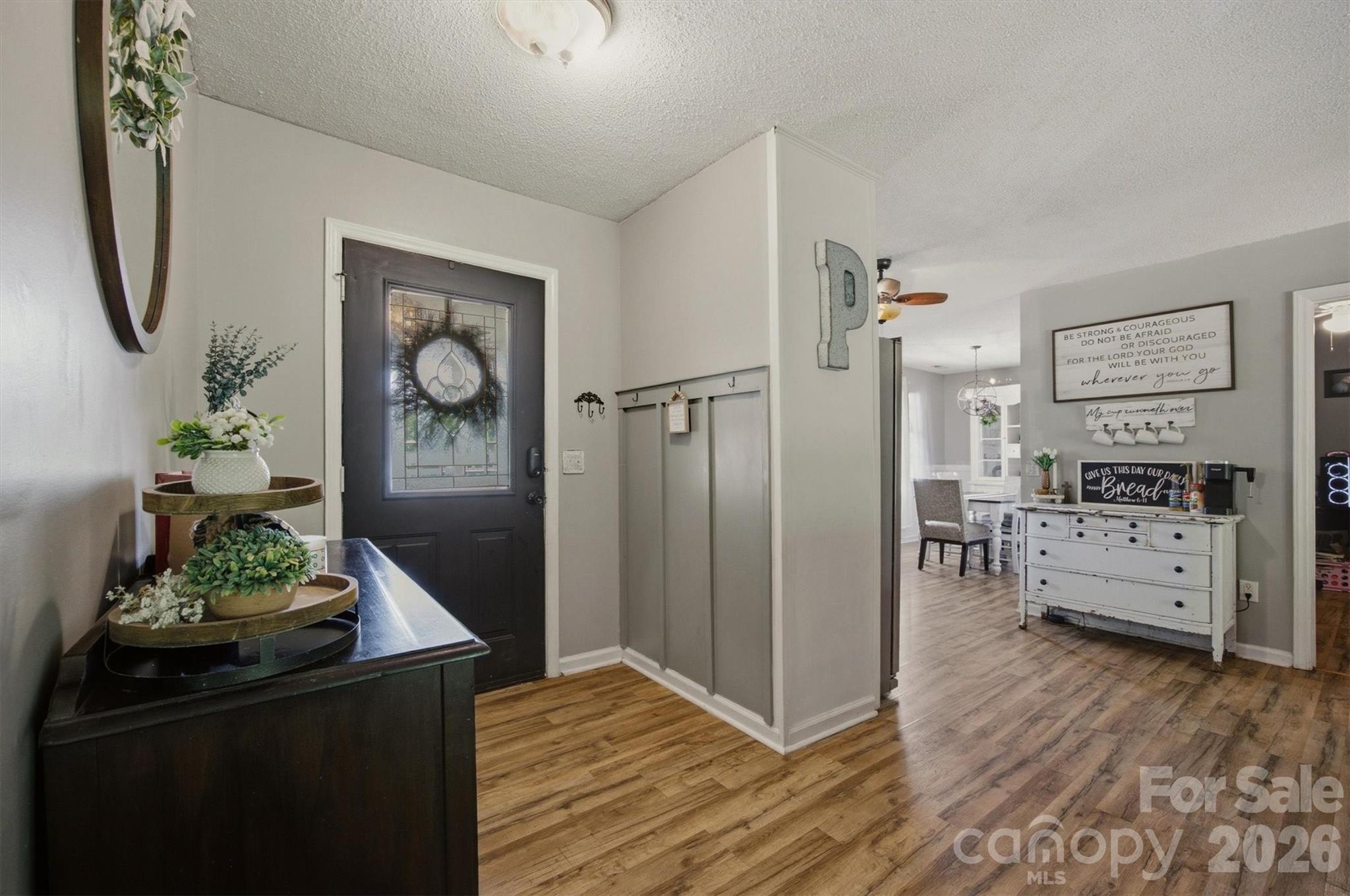 1404 Castle Court Property Photo 10