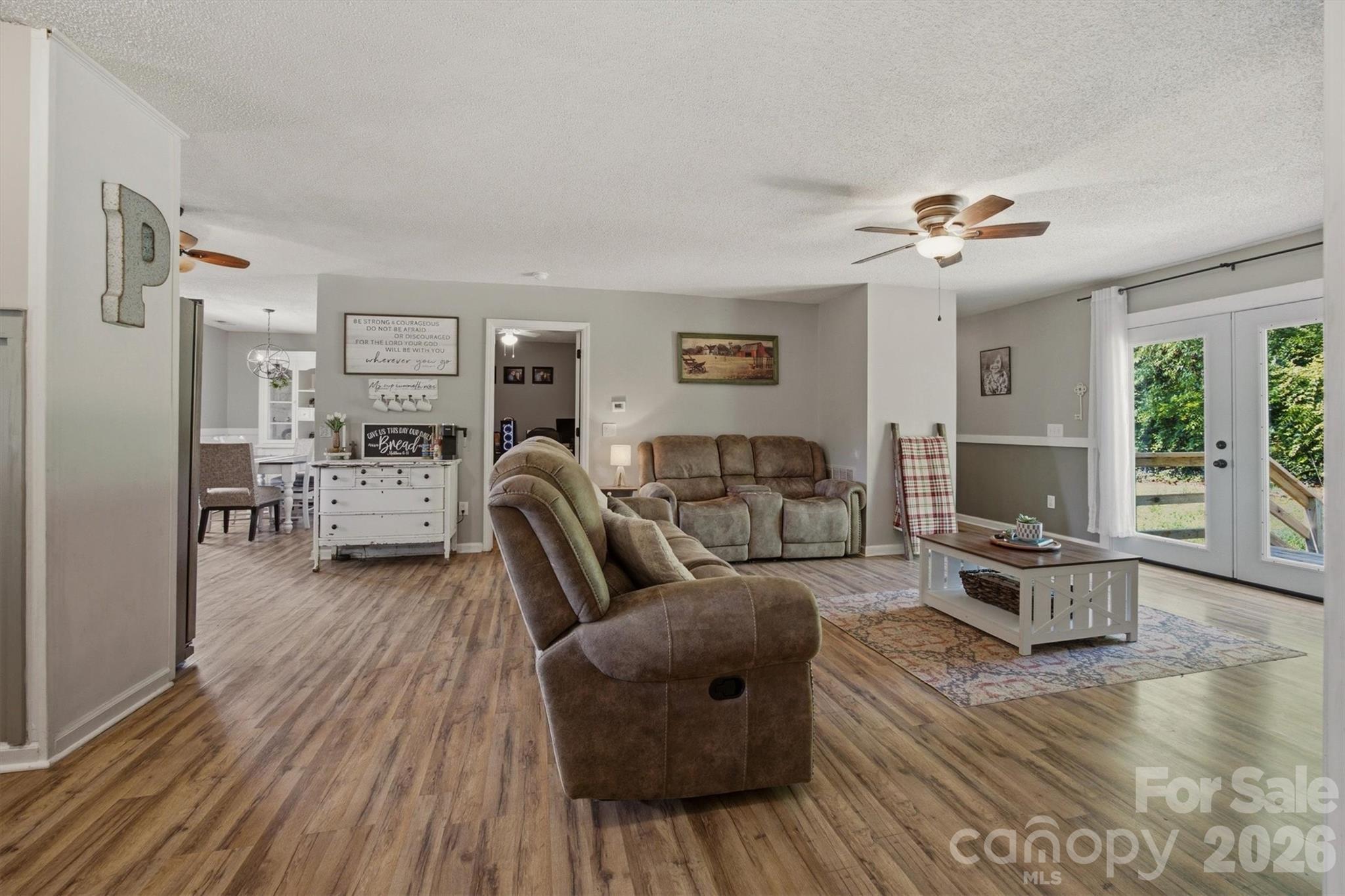 1404 Castle Court Property Photo 11