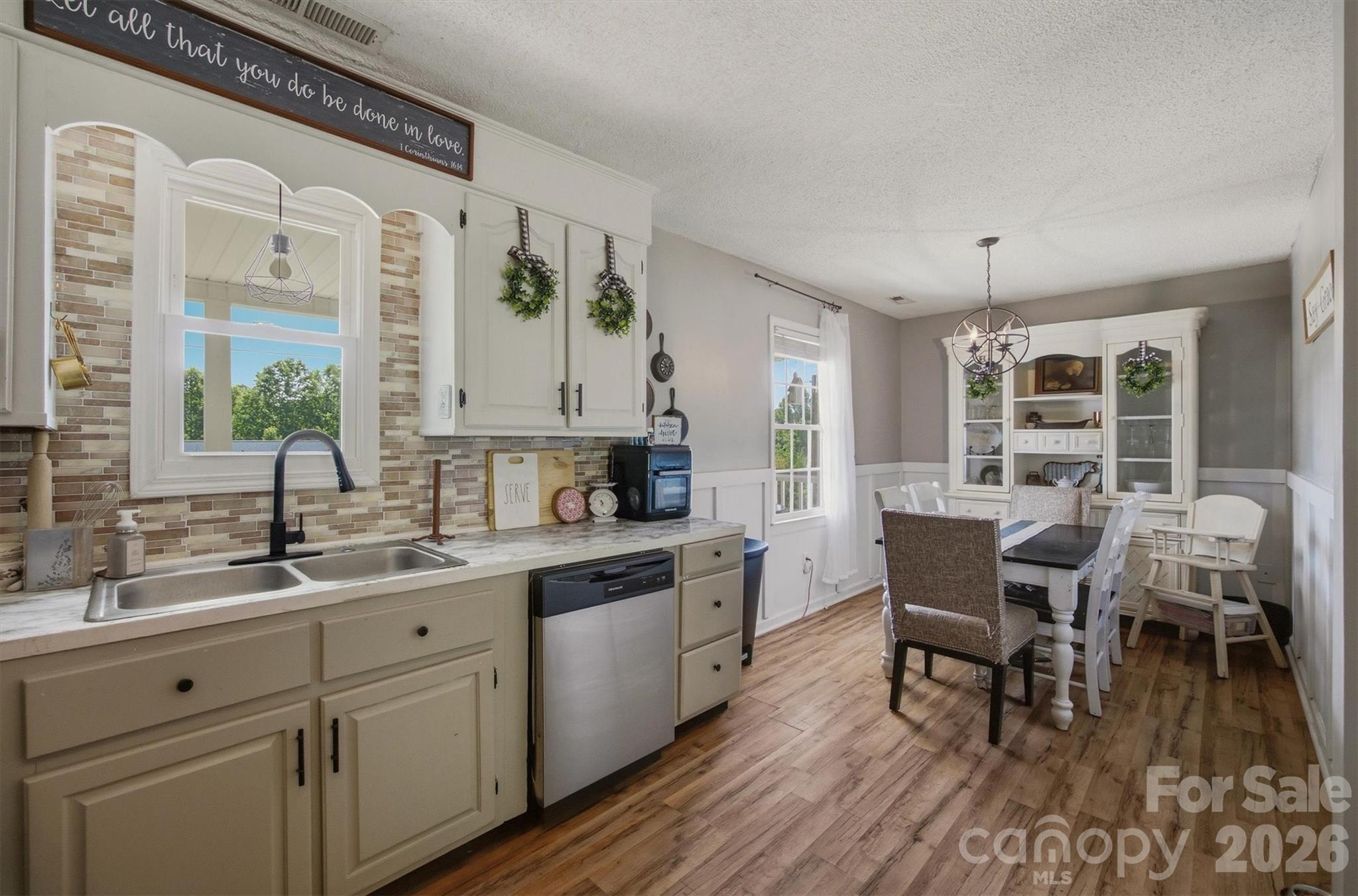 1404 Castle Court Property Photo 14