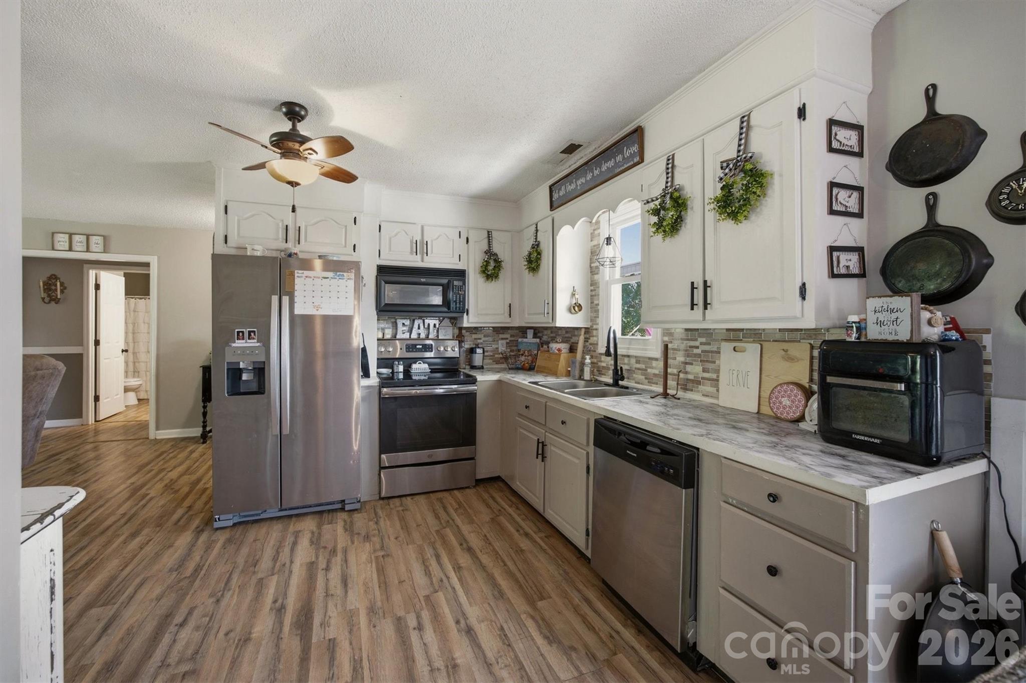 1404 Castle Court Property Photo 15