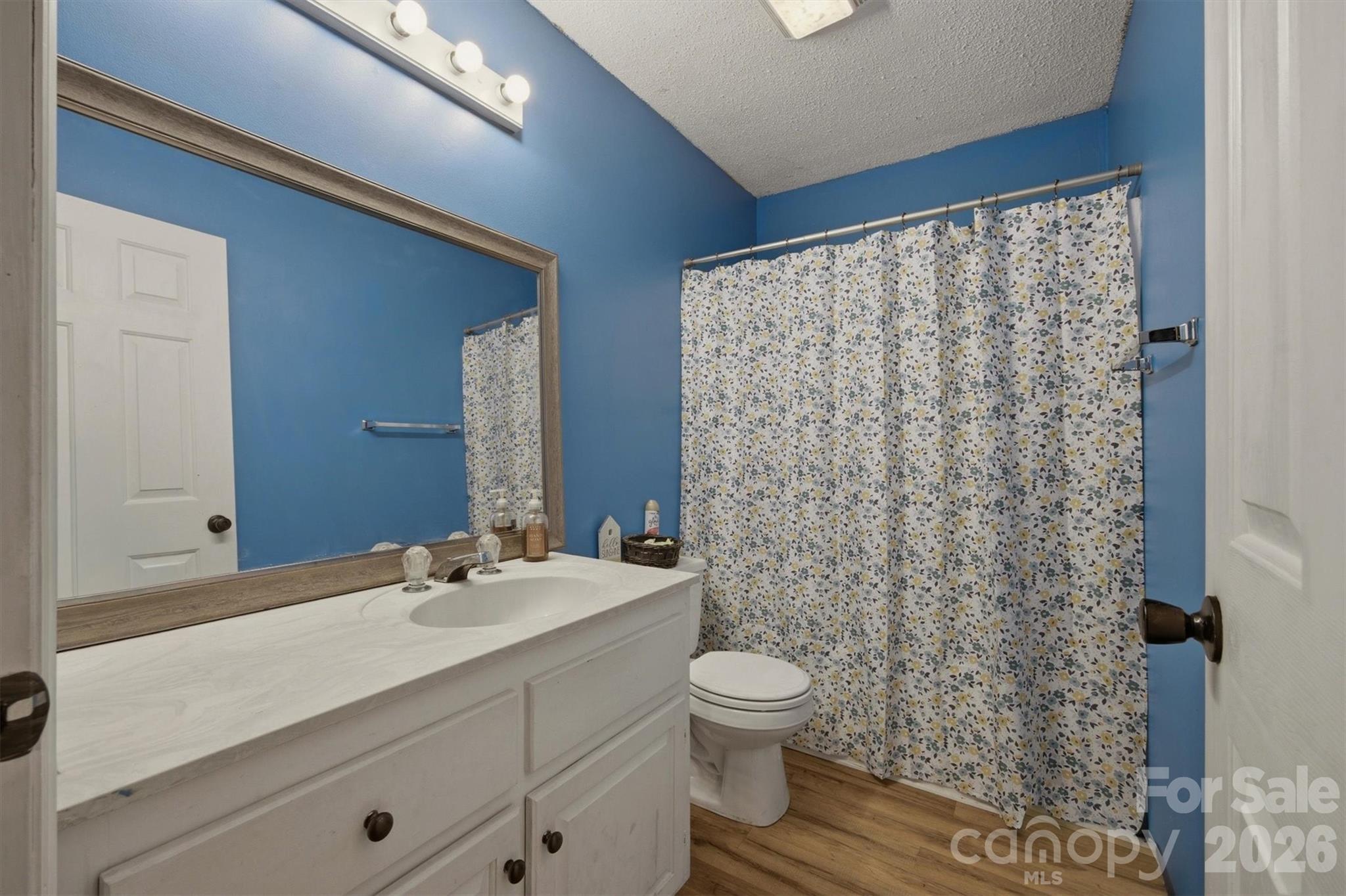 1404 Castle Court Property Photo 17