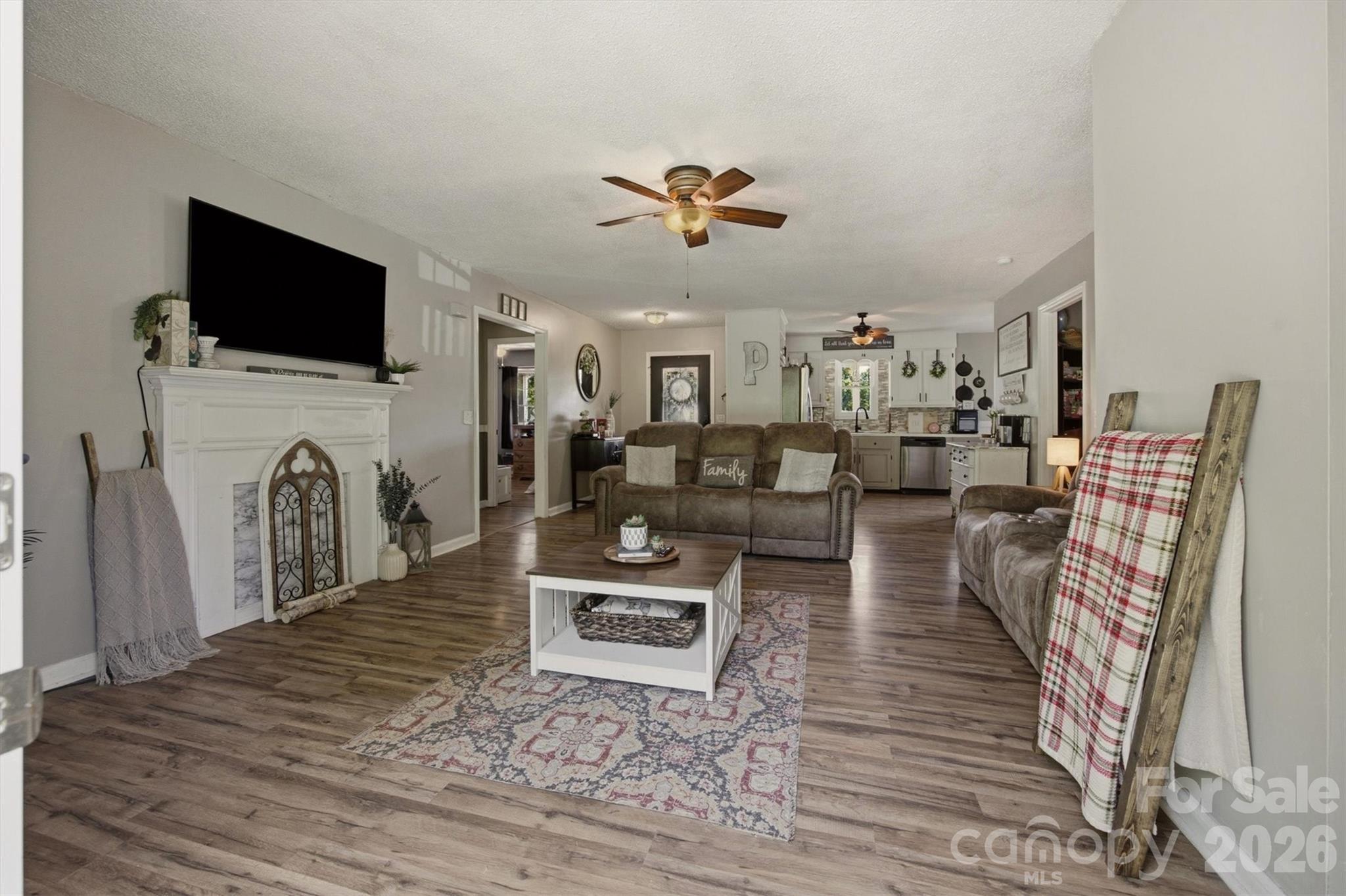 1404 Castle Court Property Photo 18