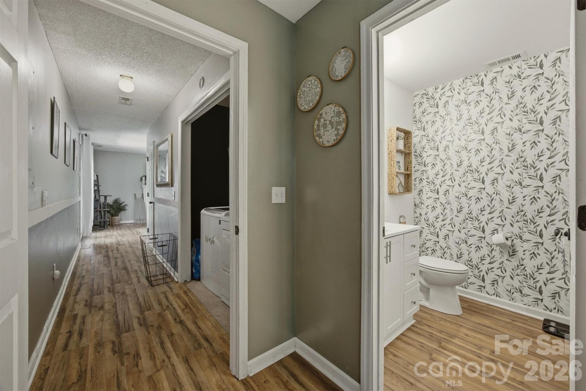 1404 Castle Court Property Photo 23