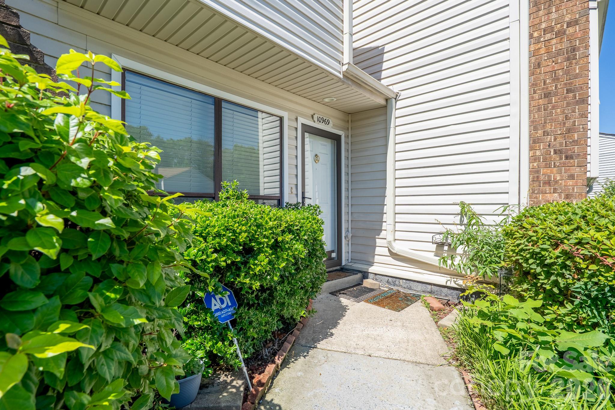 10969 Carmel Crossing Road Property Photo 3