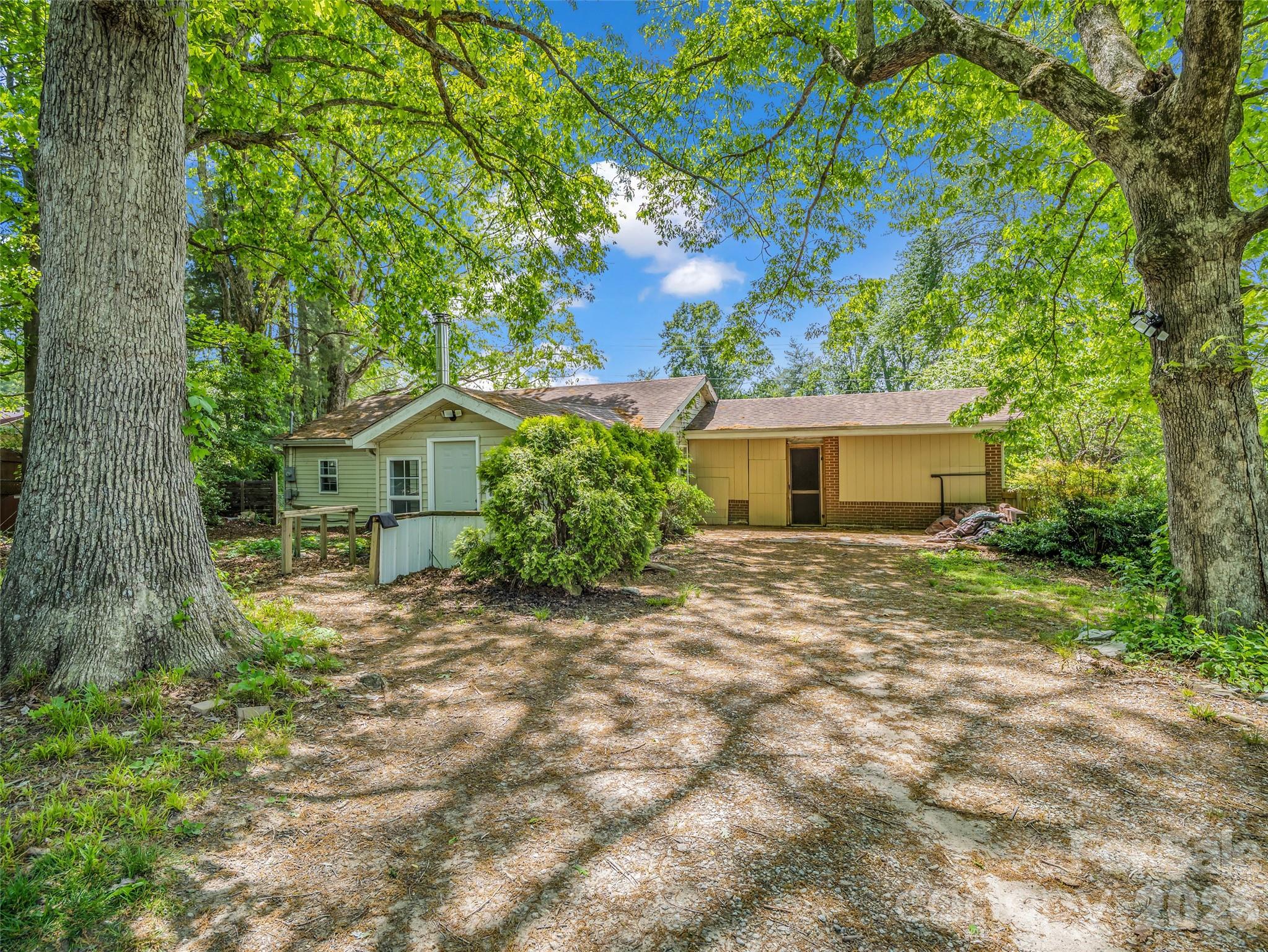 1916 Old Spartanburg Road Property Photo 6