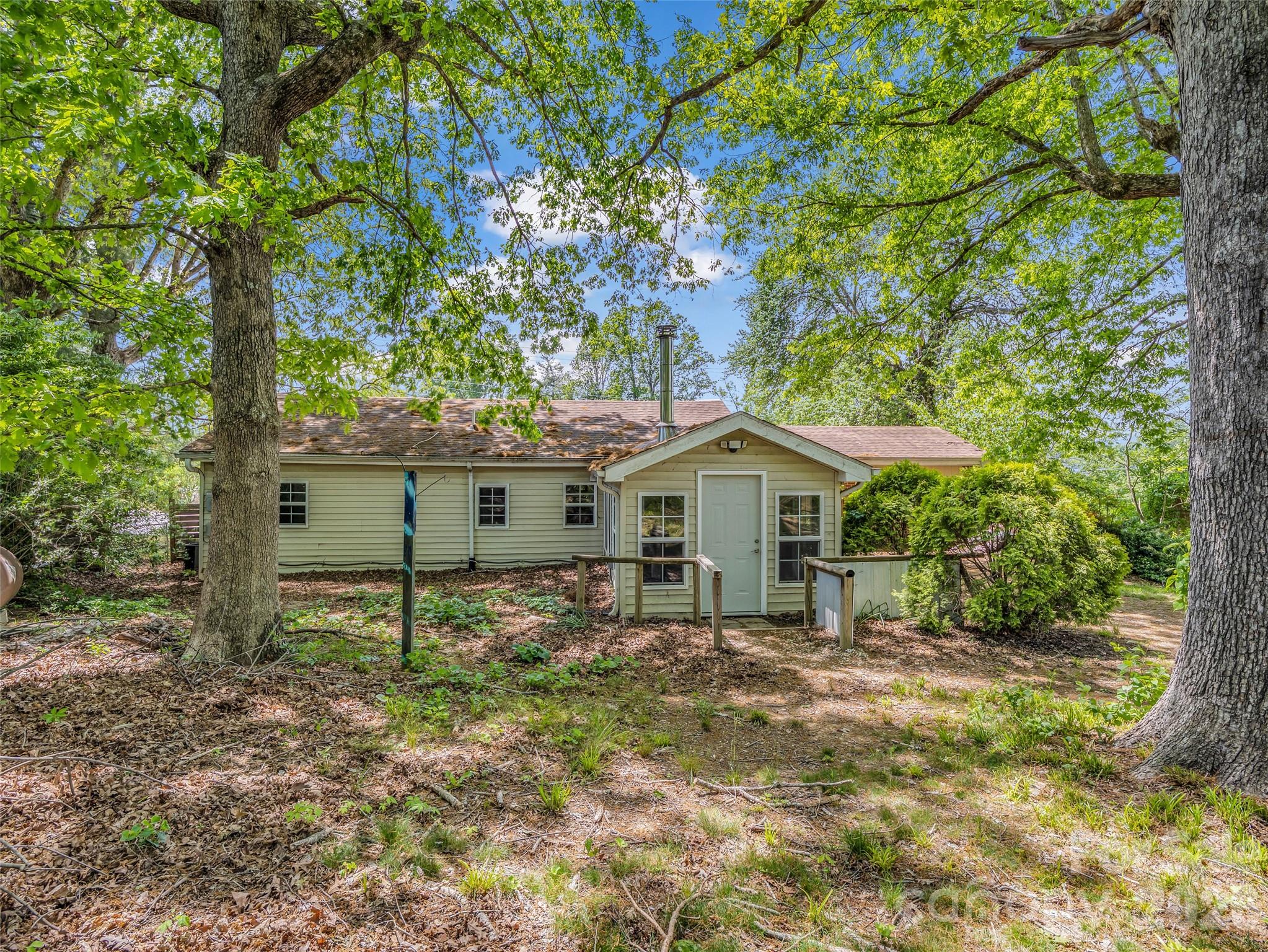 1916 Old Spartanburg Road Property Photo 7