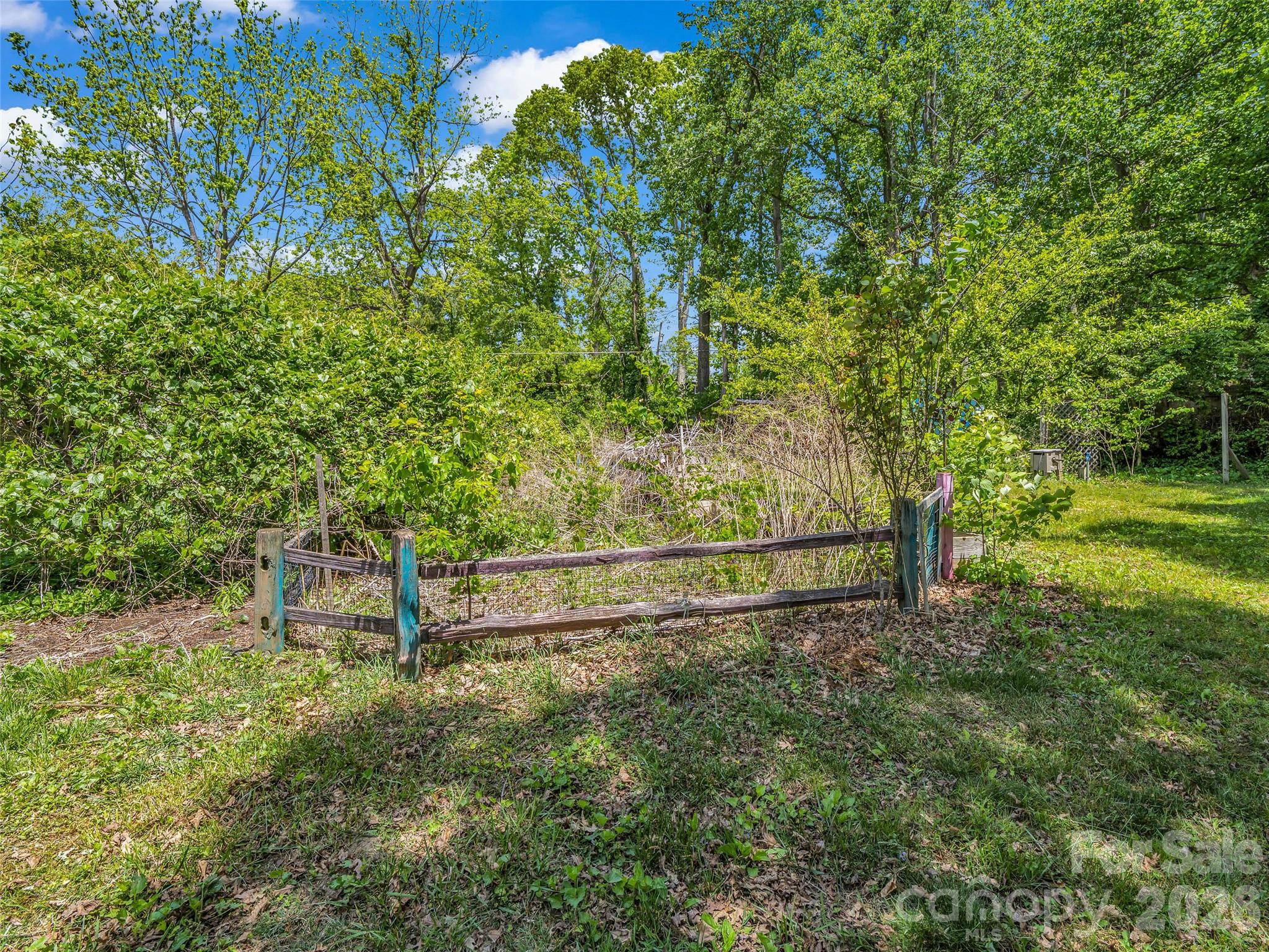 1916 Old Spartanburg Road Property Photo 9