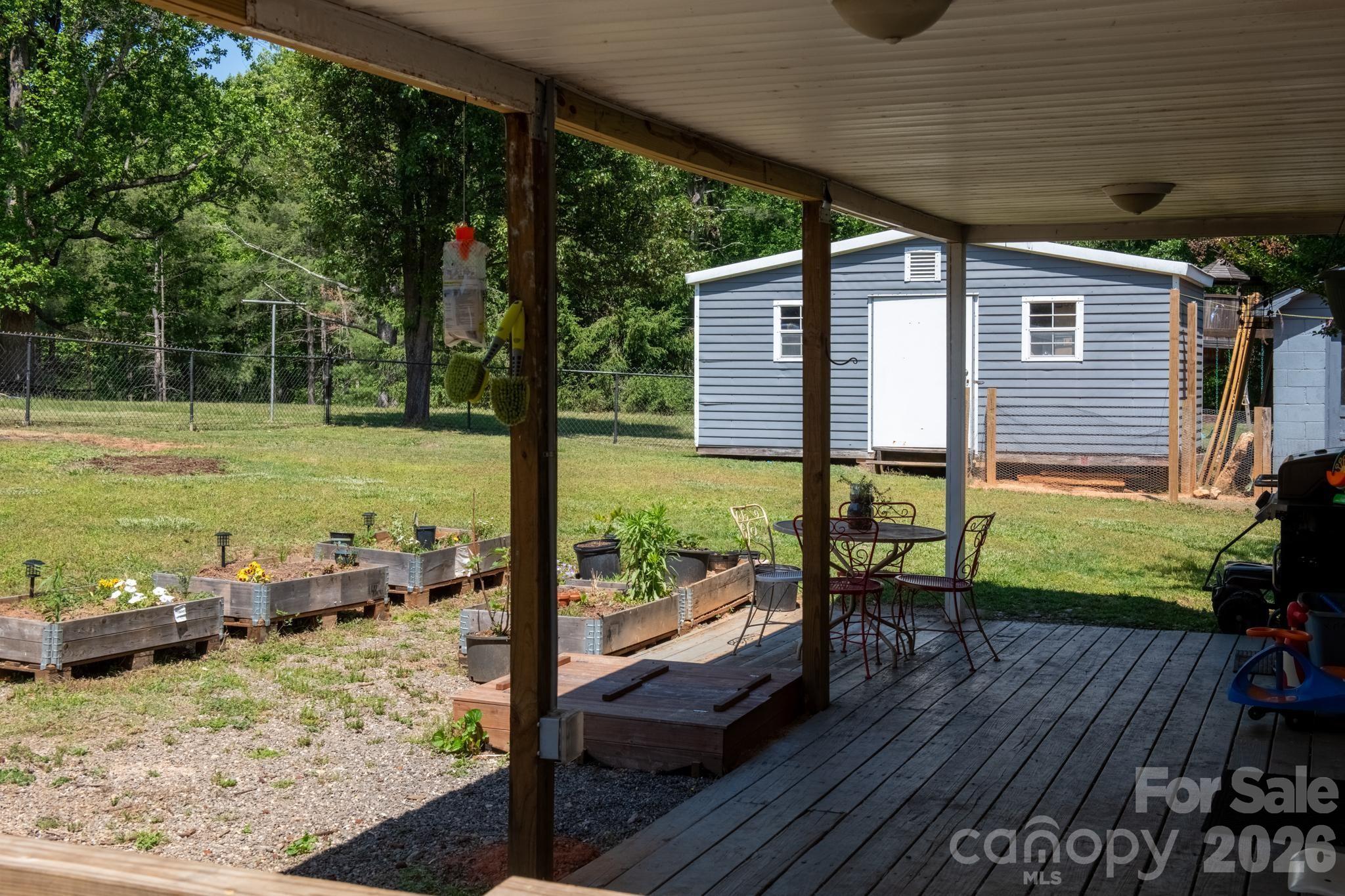 828 Jamestown Road Property Photo 2