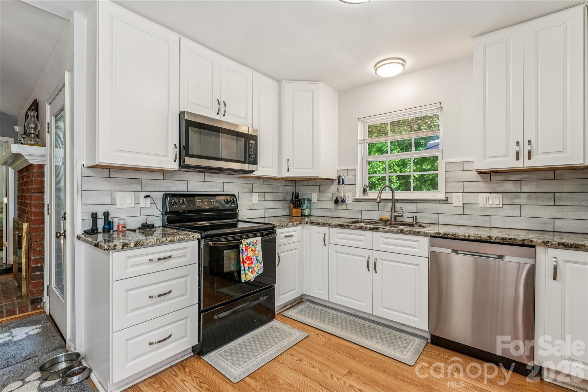 13221 Crooked Pine Court Property Photo 5