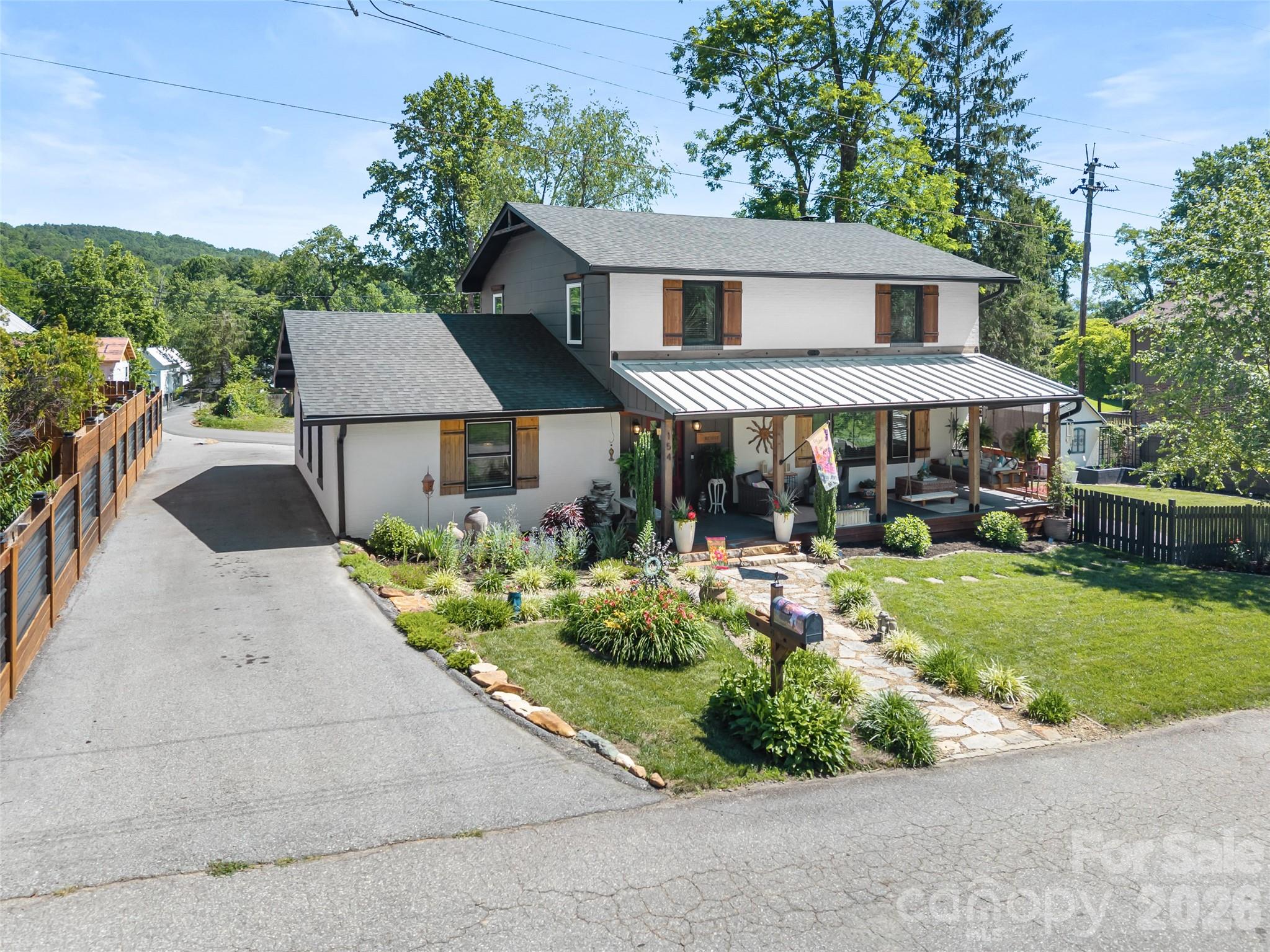 154 White Oak Lane Property Photo 1