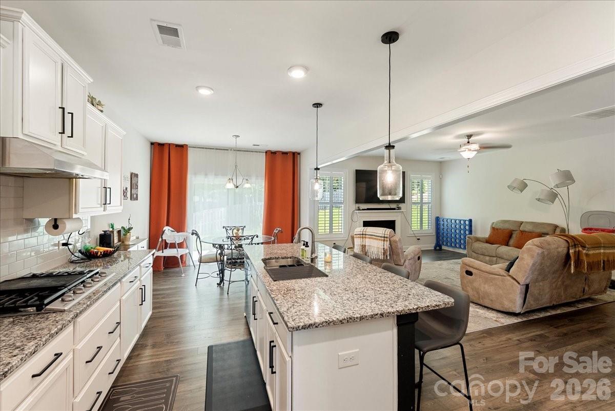 39 Hanging Leaf Court Property Photo 10