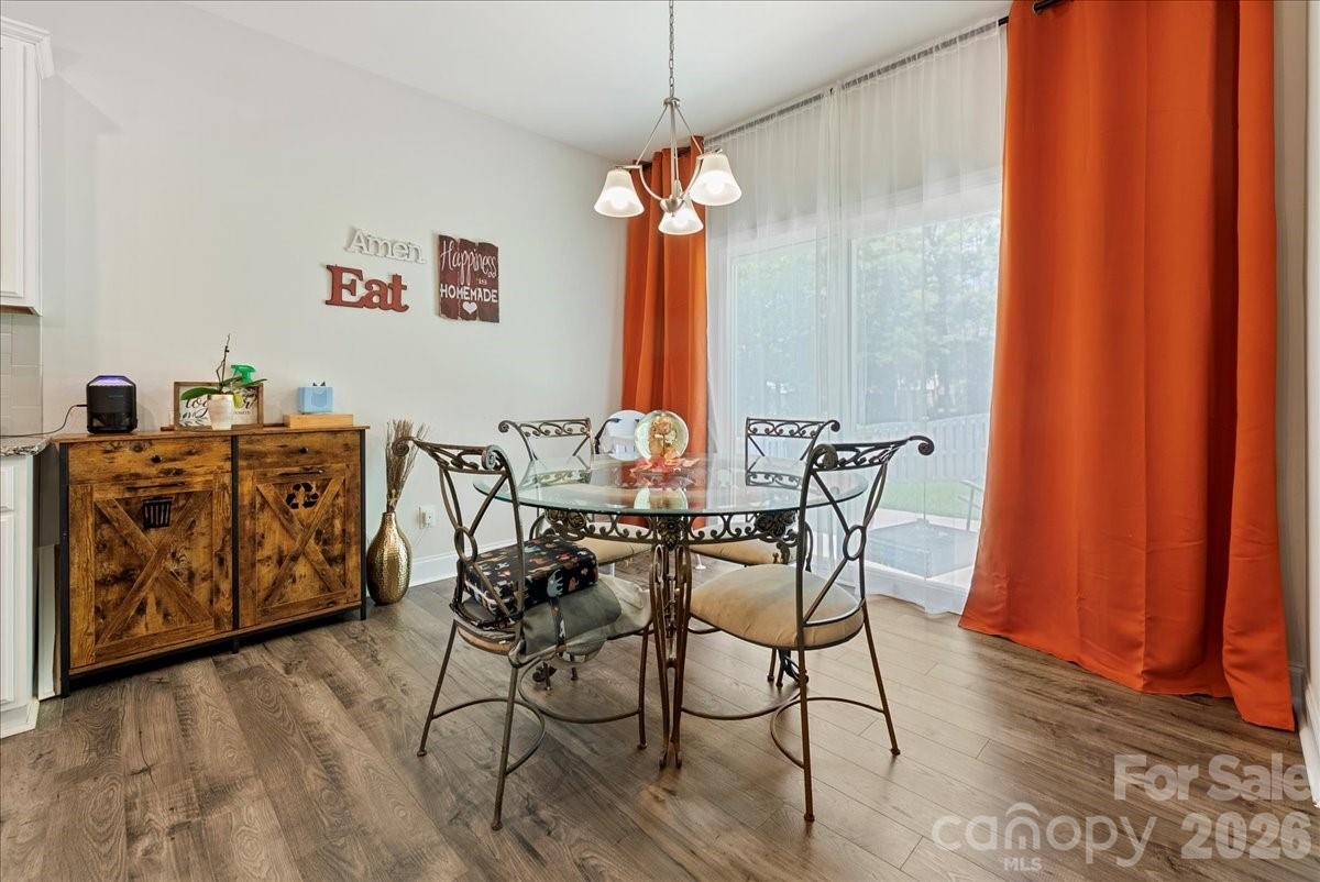 39 Hanging Leaf Court Property Photo 11