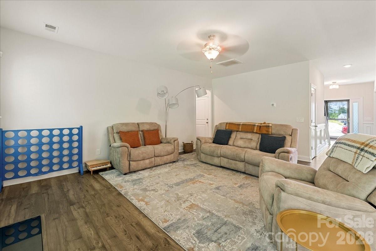 39 Hanging Leaf Court Property Photo 12