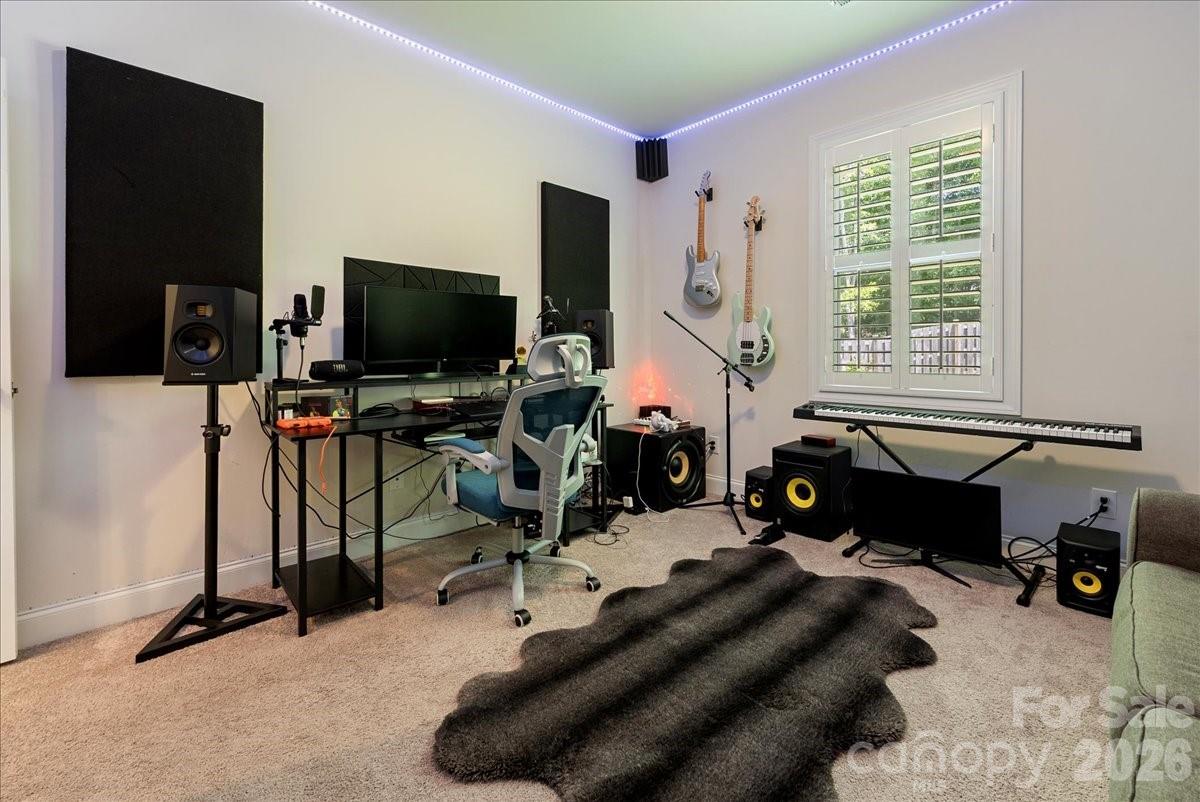 39 Hanging Leaf Court Property Photo 15